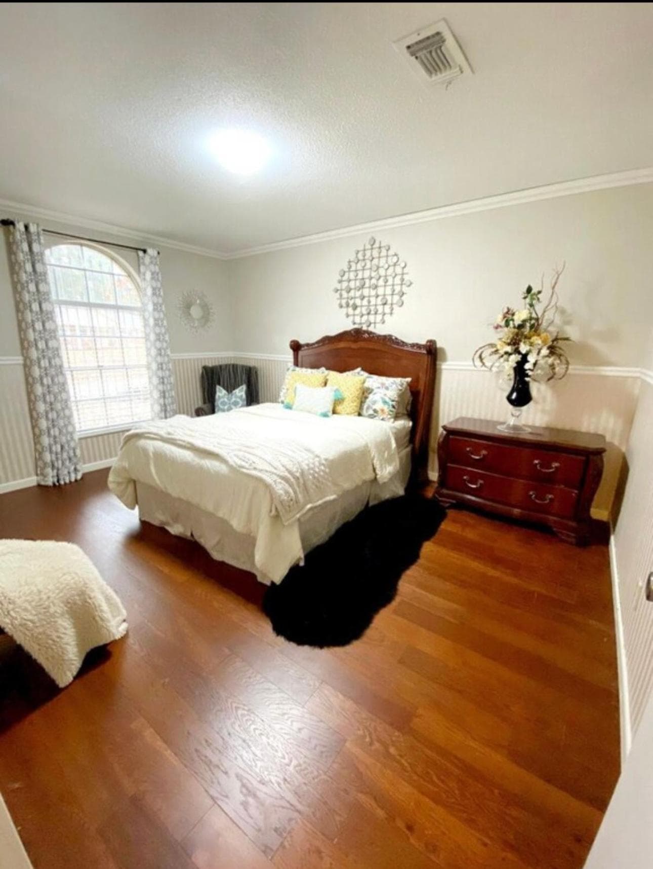 Nice and peaceful bedroom property views in Wake Village, TX — gallery photo 3