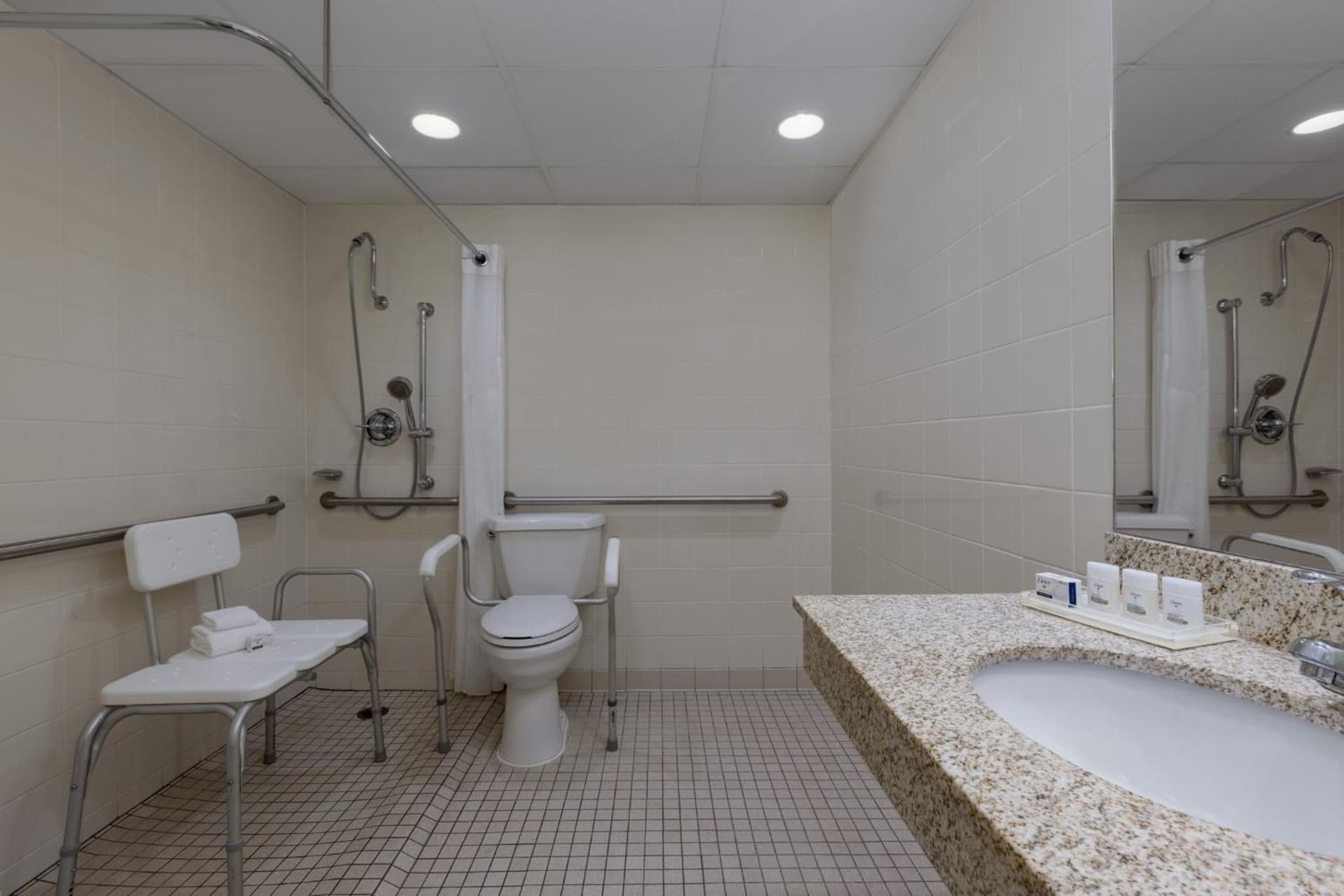 Holiday Inn Des Moines-Airport Conf Center by IHG gallery photo in Des Moines, IA — image 26