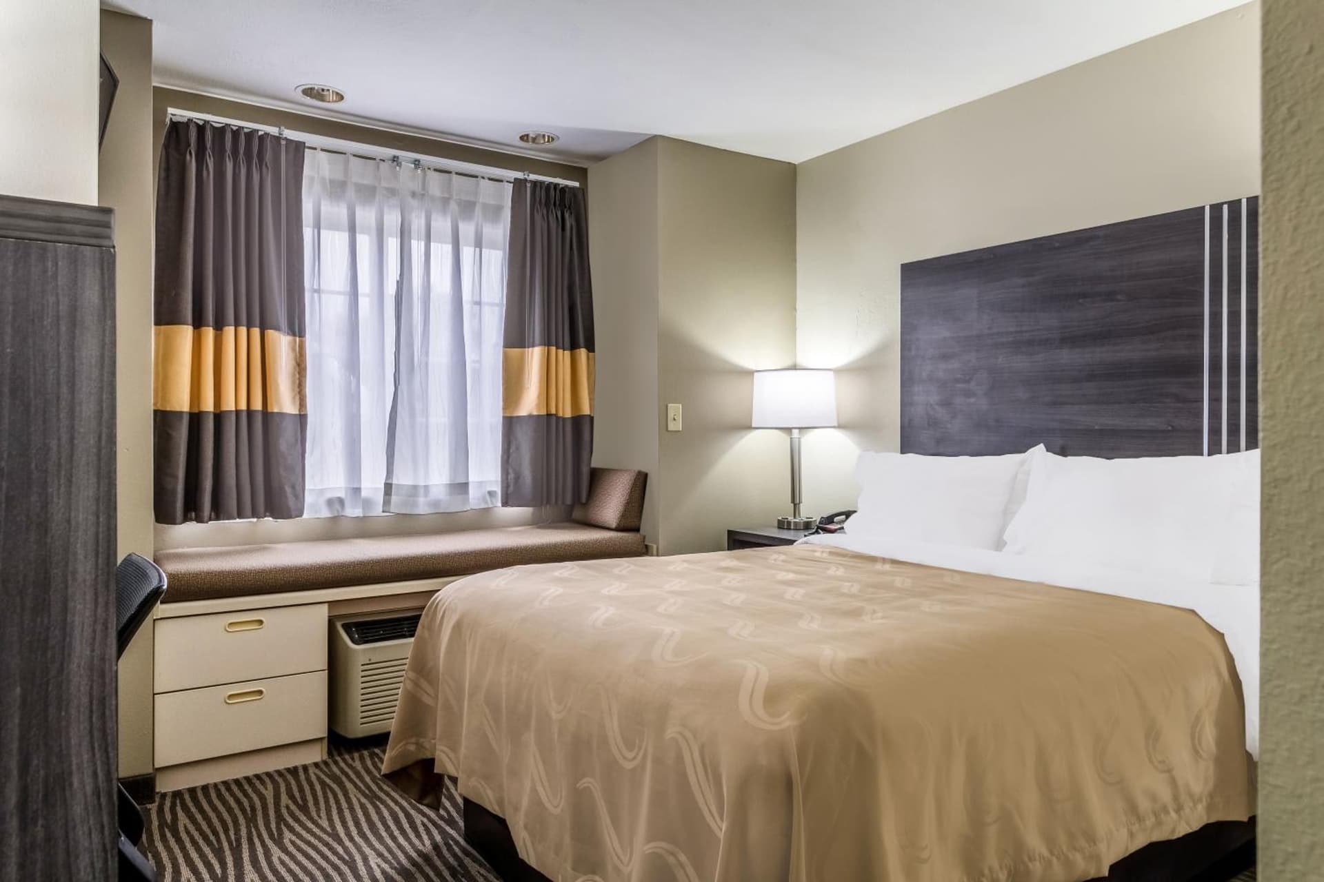 Quality Inn & Suites North Lima - Boardman gallery photo in North Lima, OH — image 16