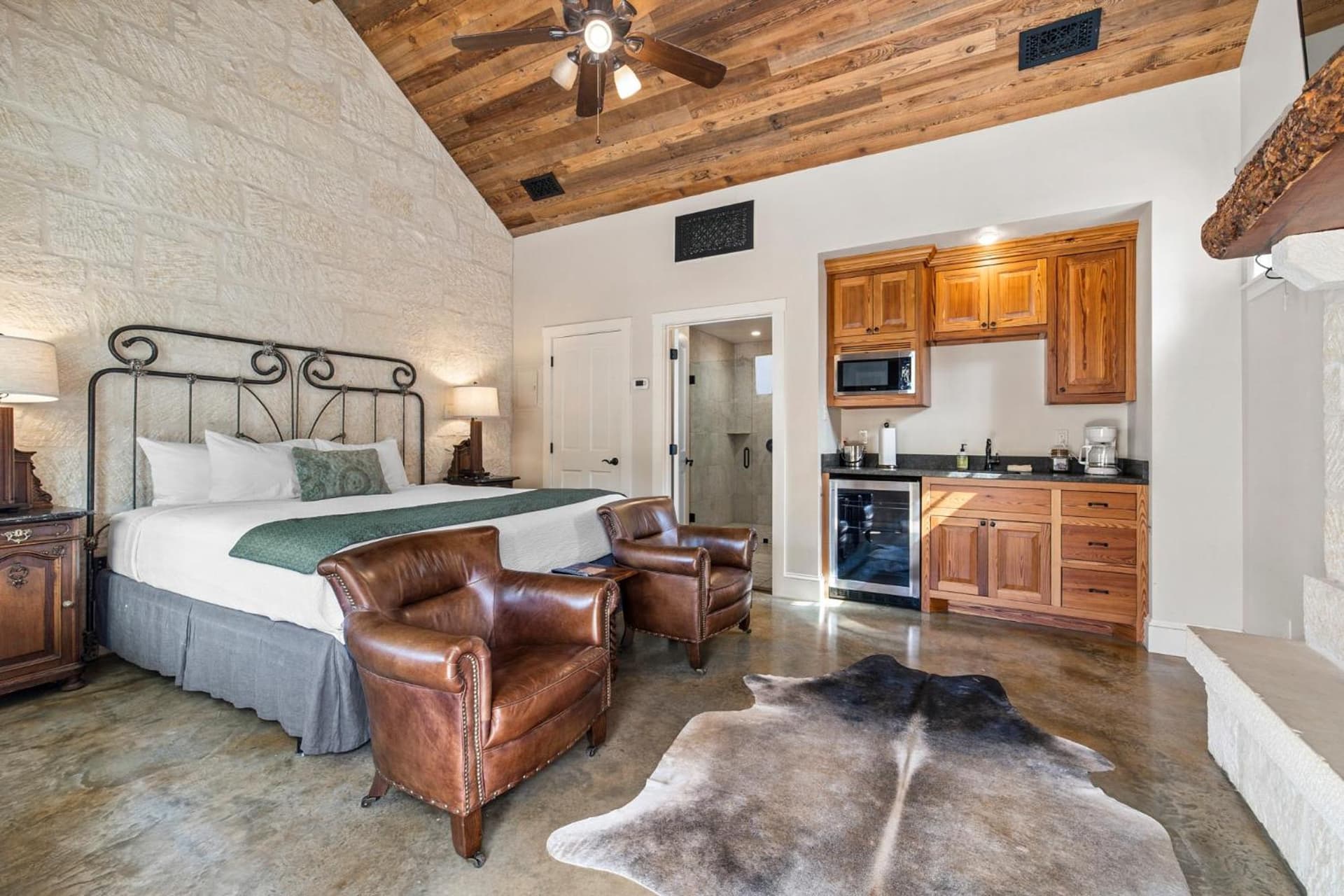 Blacksmith Quarters on Barons Creek property views in Fredericksburg, TX — gallery photo 3