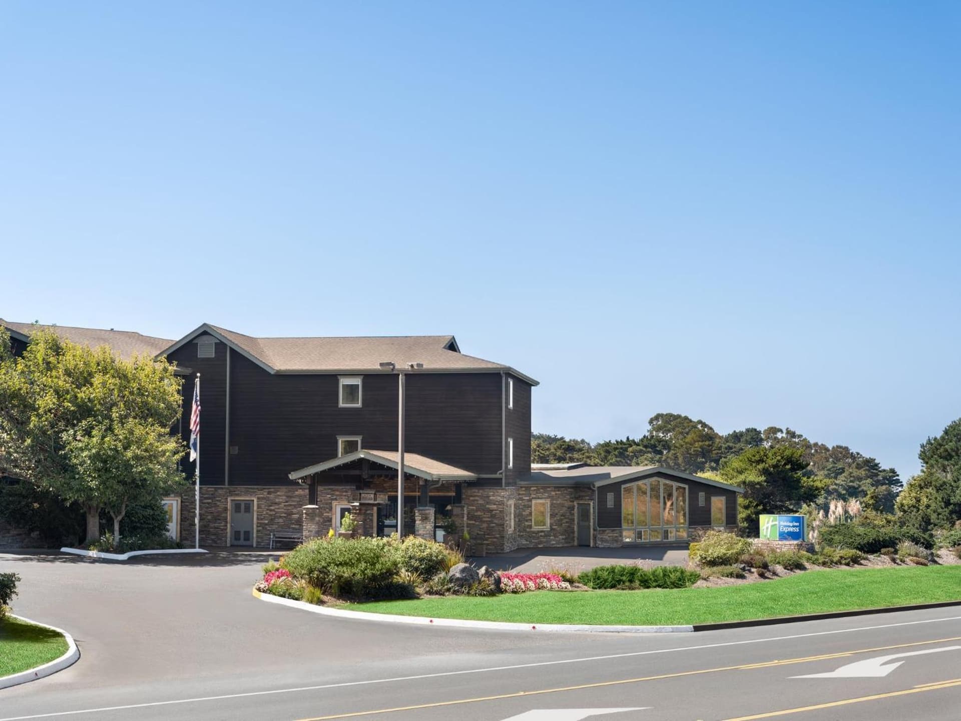 Holiday Inn Express Fort Bragg by IHG featured exterior or lobby in Fort Bragg, CA — similar hotel