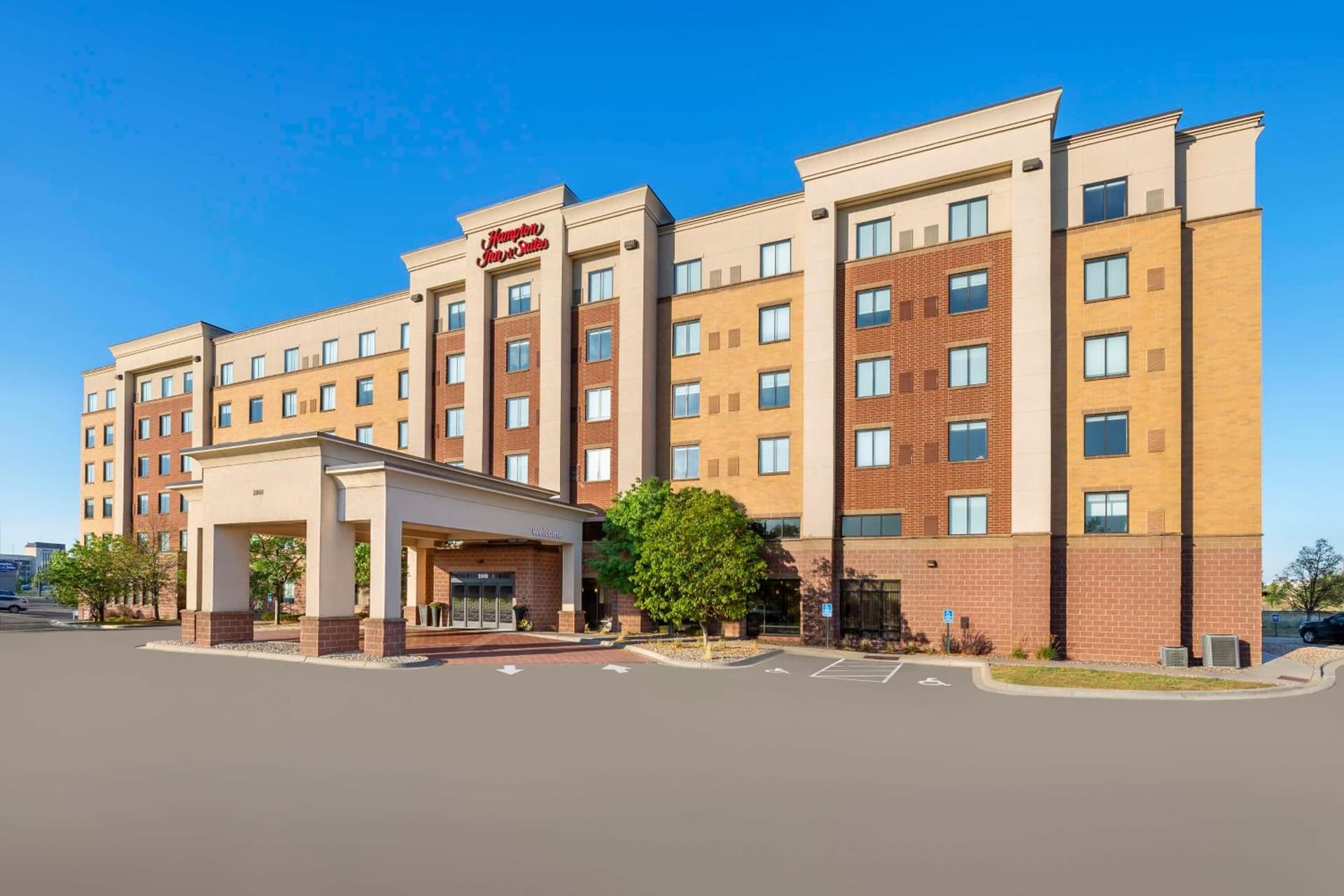 Hampton Inn & Suites Minneapolis St. Paul Airport - Mall of America interior in Bloomington, MN — gallery photo 2
