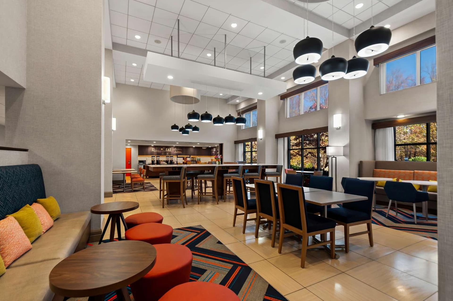 Hampton Inn & Suites Fort Belvoir Alexandria South interior in Alexandria, VA — gallery photo 2