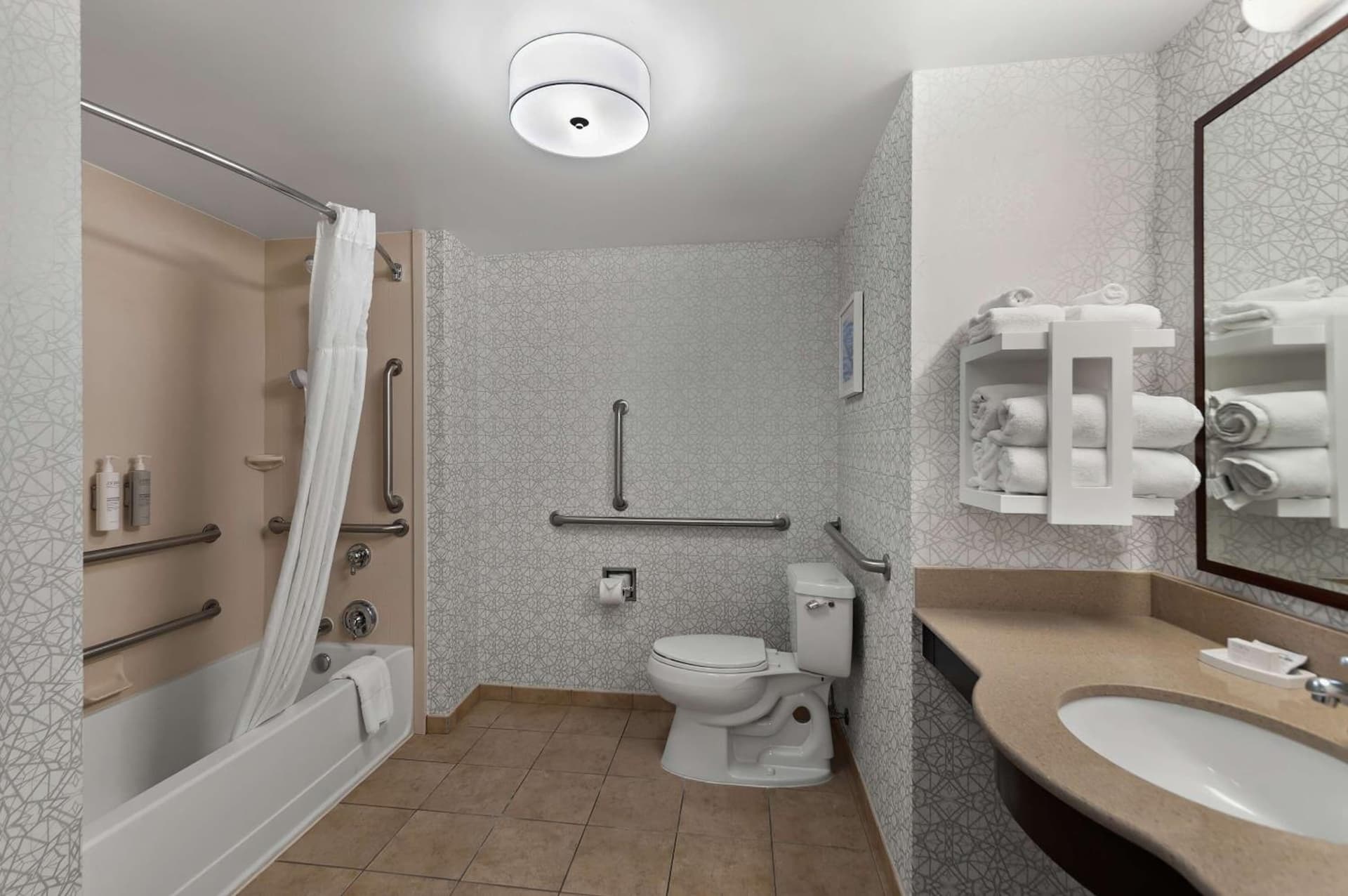 Hampton Inn & Suites Fort Belvoir Alexandria South gallery photo in Alexandria, VA — image 4
