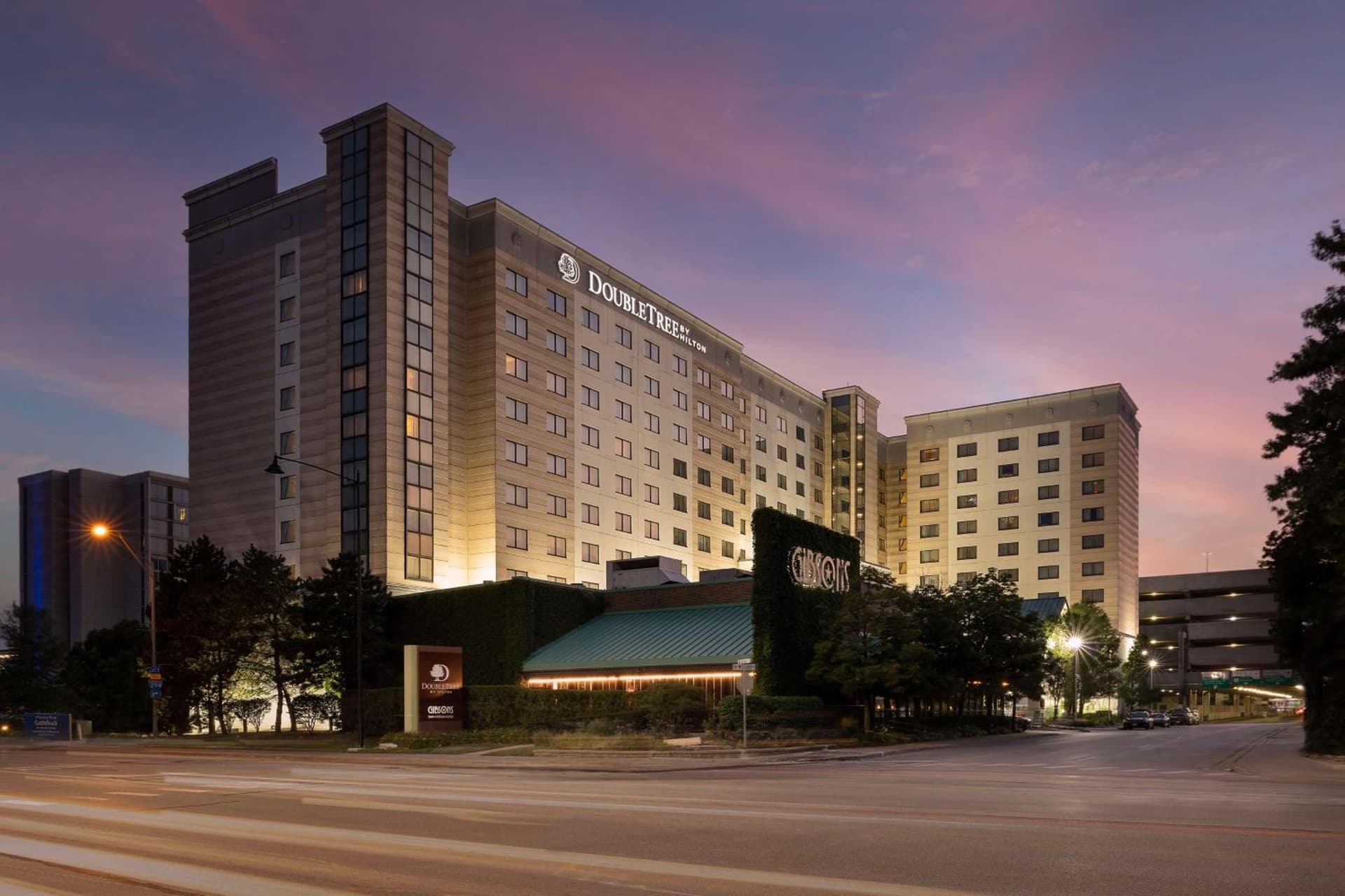DoubleTree by Hilton Chicago O'Hare Airport-Rosemont interior in Rosemont, IL — gallery photo 2