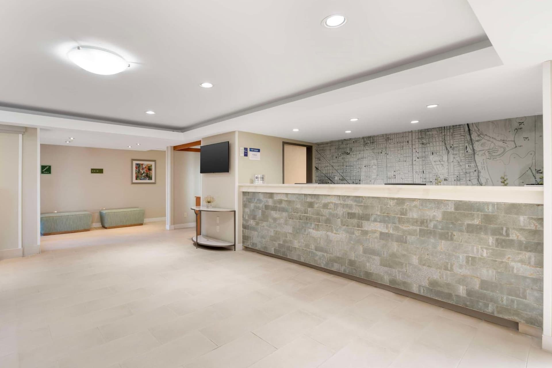 Best Western Glenview - Chicagoland Inn and Suites property views in Glenview, IL — gallery photo 3