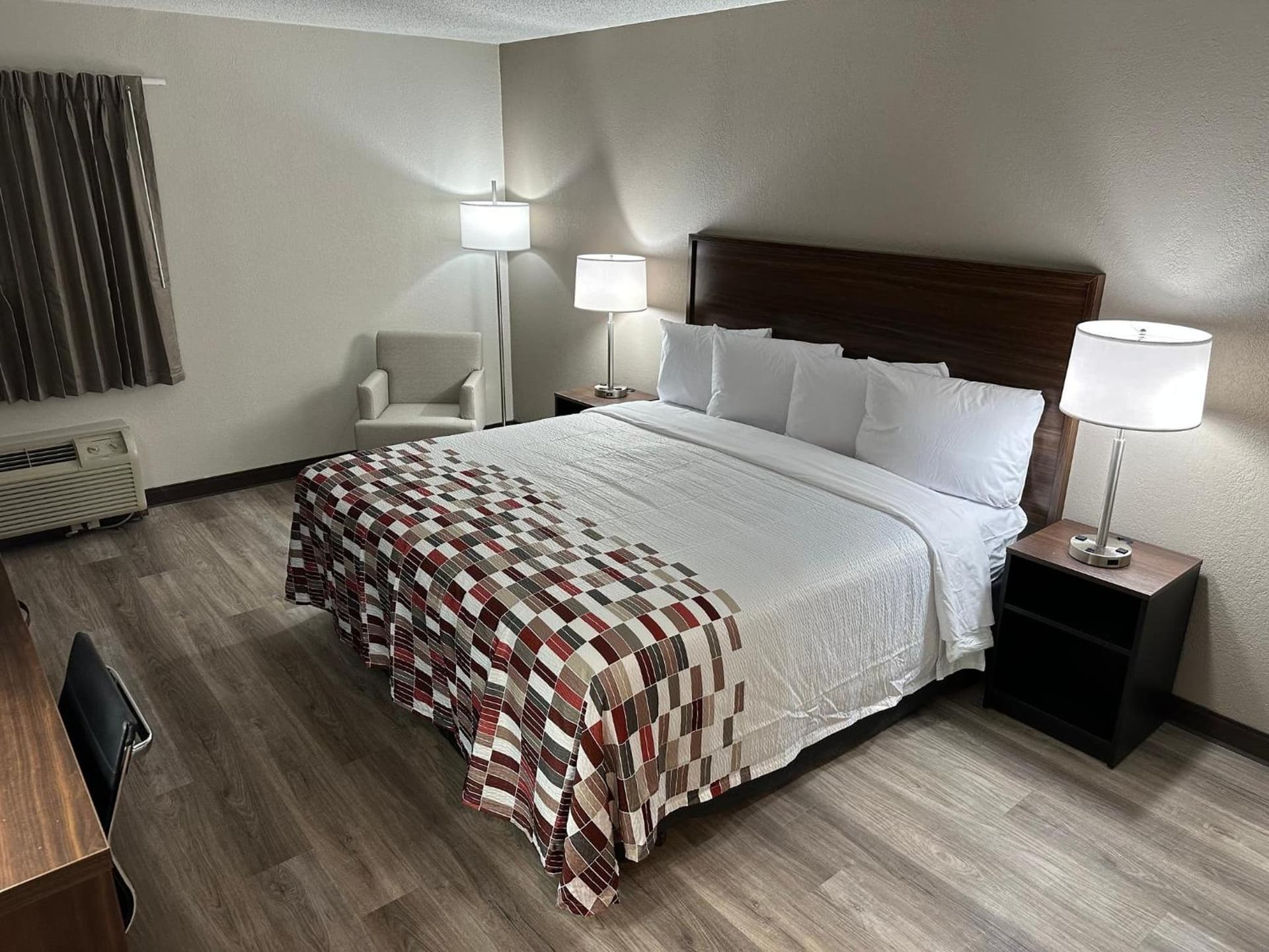 Red Roof Inn Charleston - Dunbar interior in Dunbar, WV — gallery photo 2