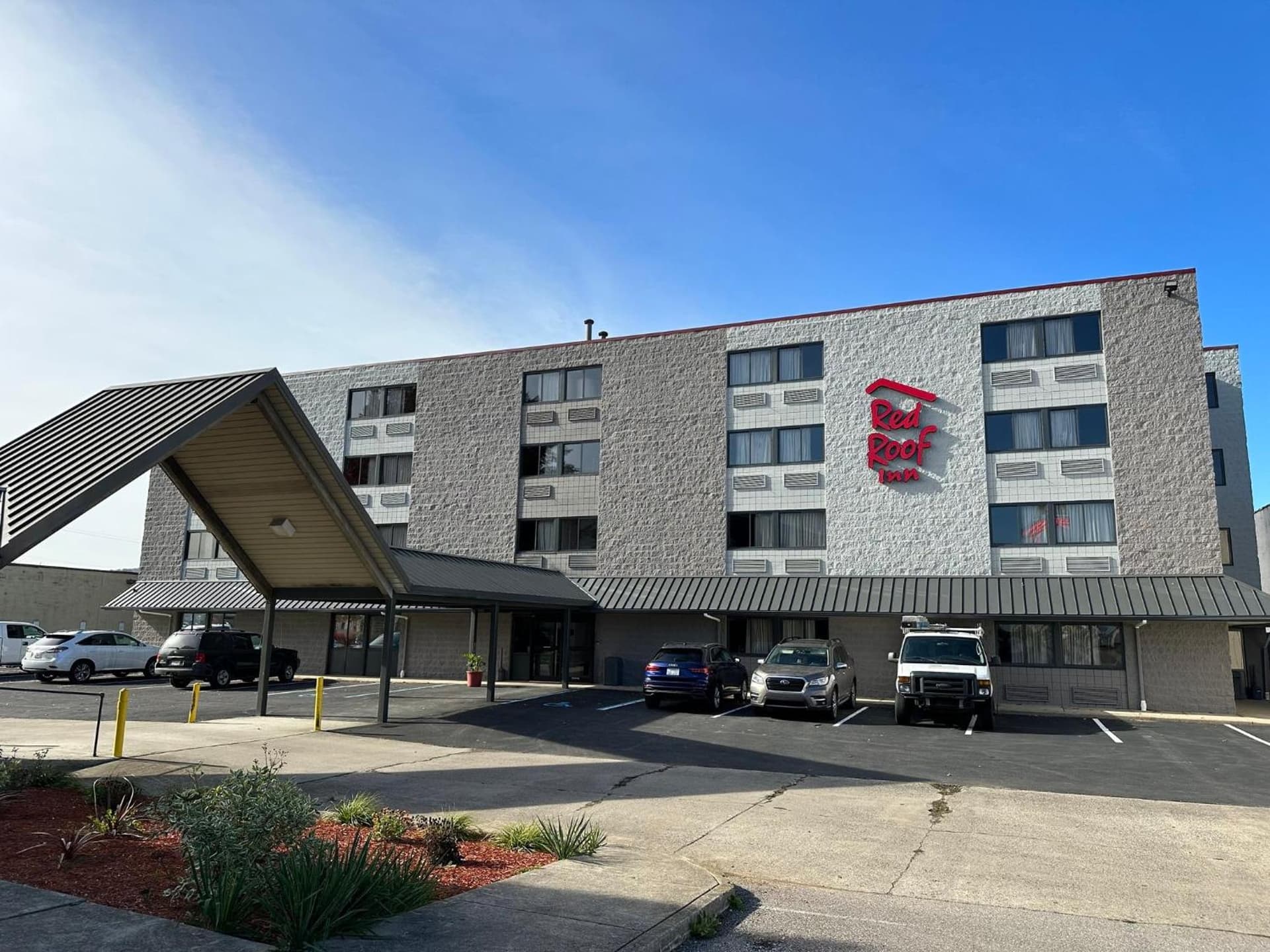 Red Roof Inn Charleston - Dunbar featured exterior or lobby in Dunbar, WV — similar hotel