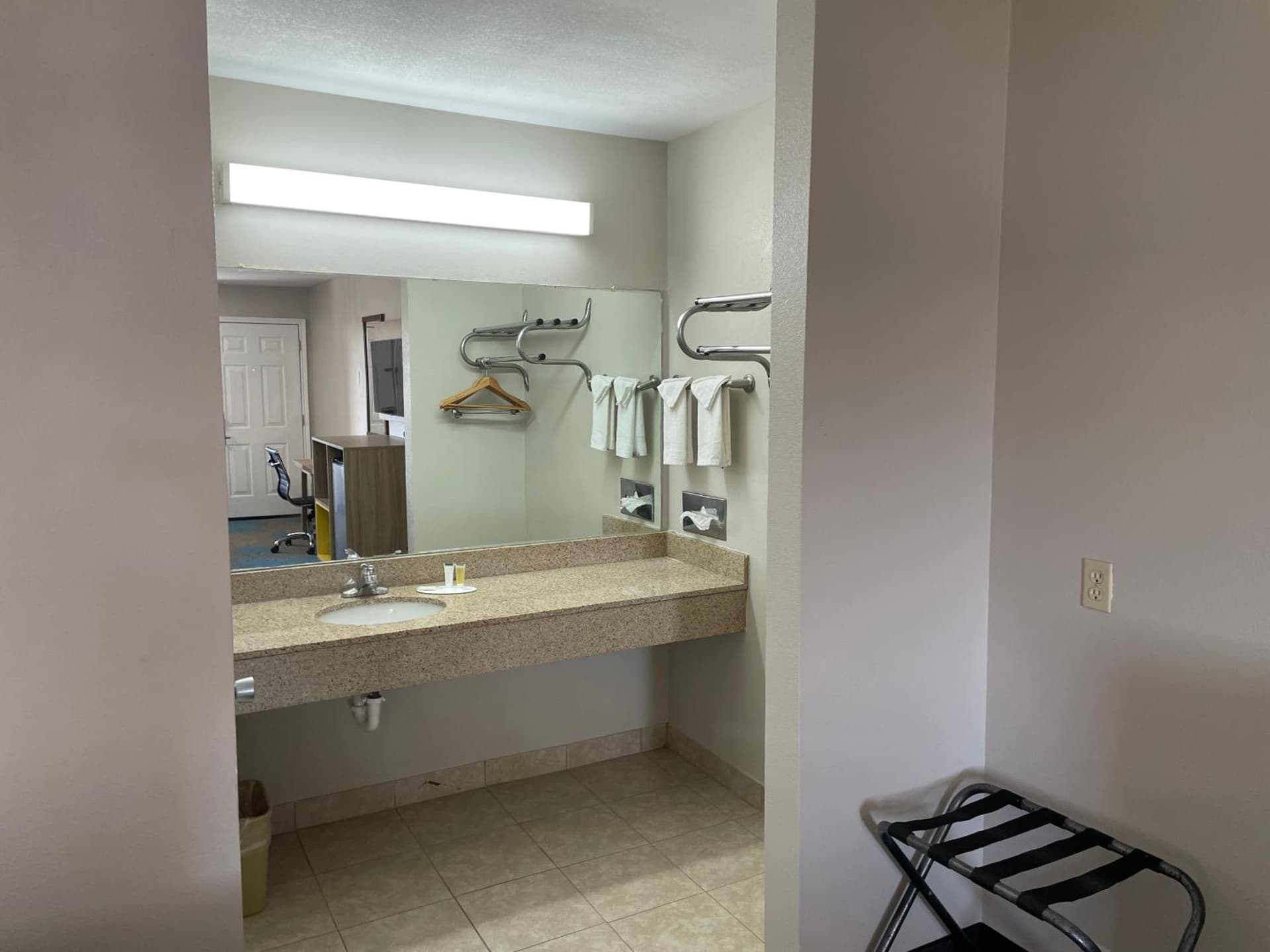 Days Inn by Wyndham Temple gallery photo in Temple, TX — image 12