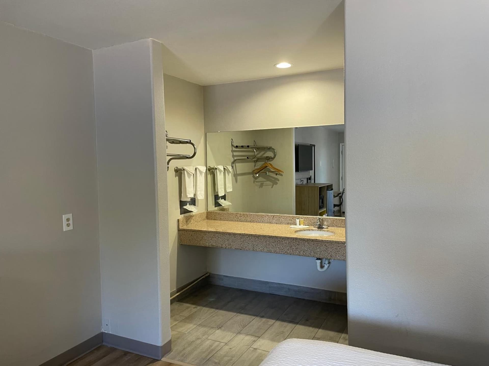 Days Inn by Wyndham Temple gallery photo in Temple, TX — image 42