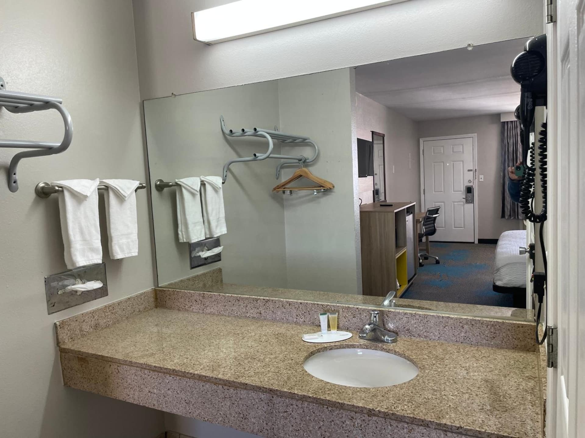 Days Inn by Wyndham Temple gallery photo in Temple, TX — image 36