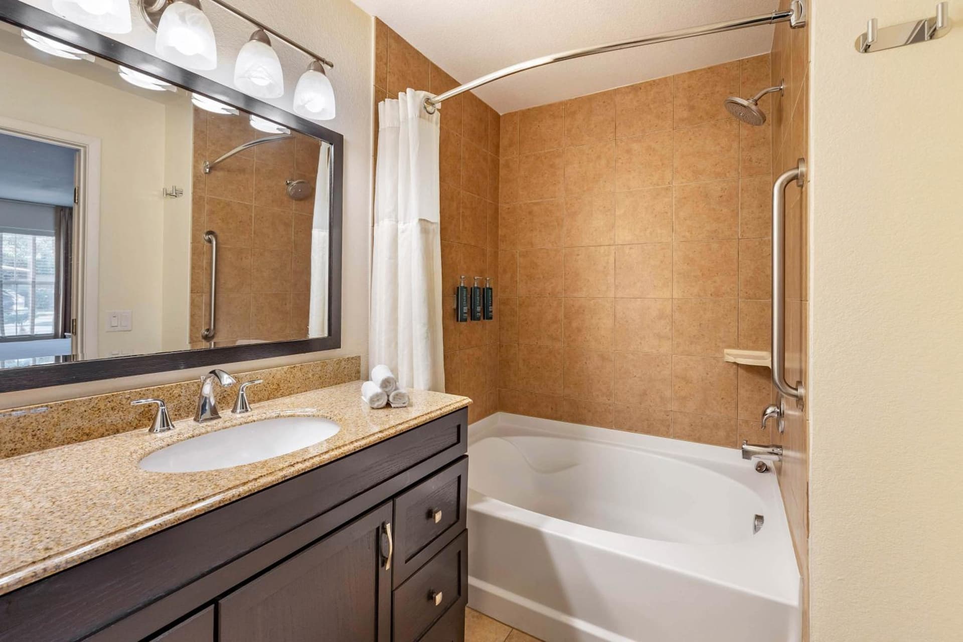 Hilton Vacation Club Desert Retreat Las Vegas gallery photo in Las Vegas, NV — image 7