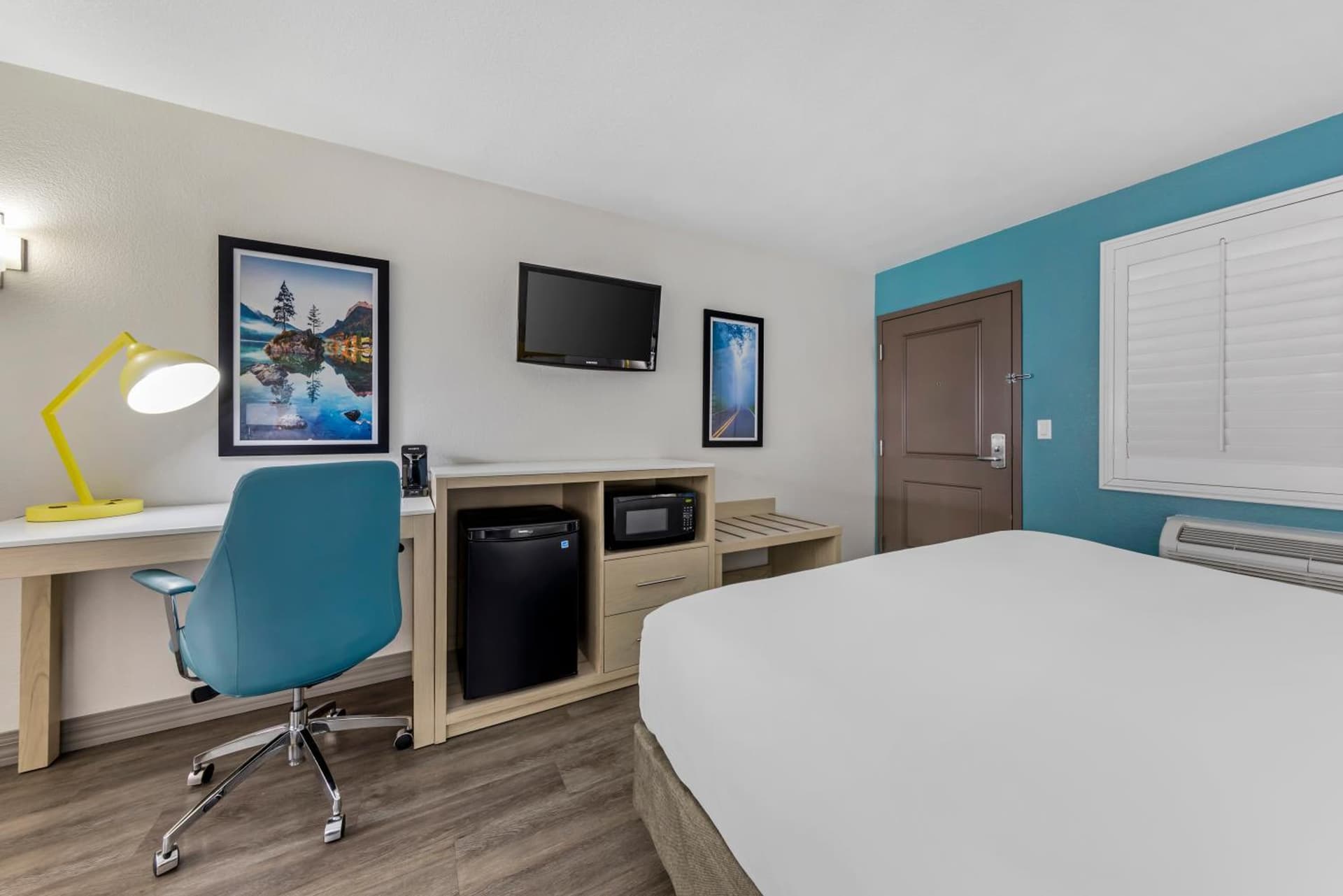 Hillstone Inn Tulare, an Ascend Collection Hotel interior in Tulare, CA — gallery photo 2