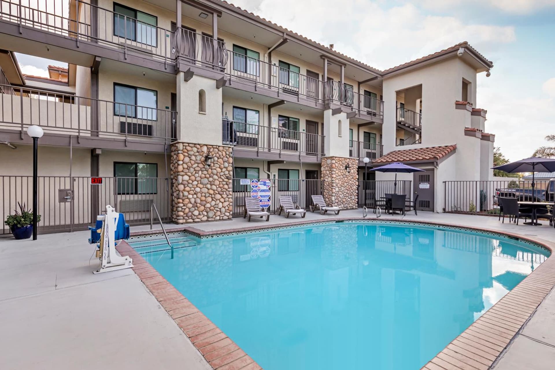 Hillstone Inn Tulare, an Ascend Collection Hotel gallery photo in Tulare, CA — image 54