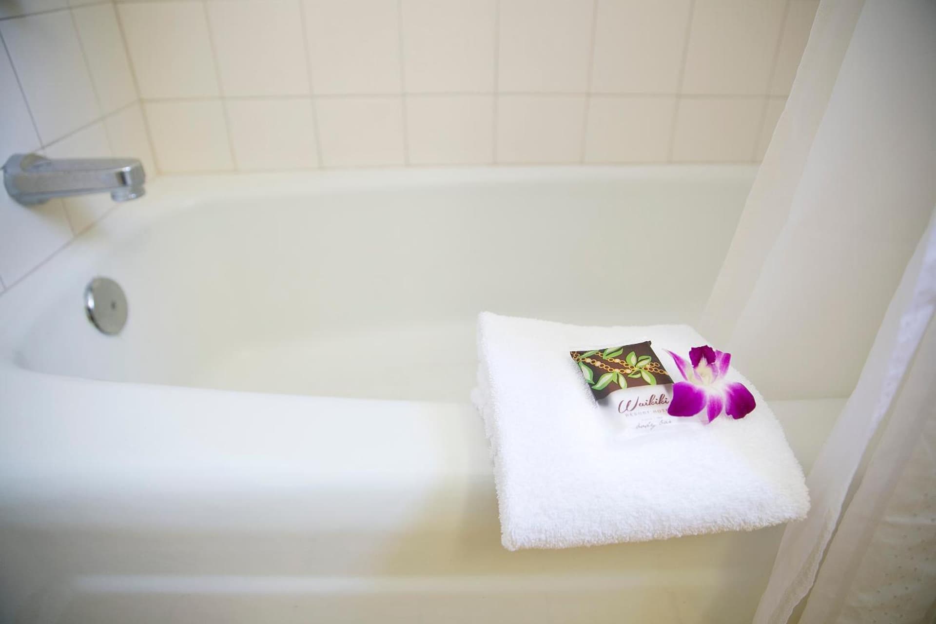 Waikiki Resort Hotel gallery photo in Honolulu, HI — image 35