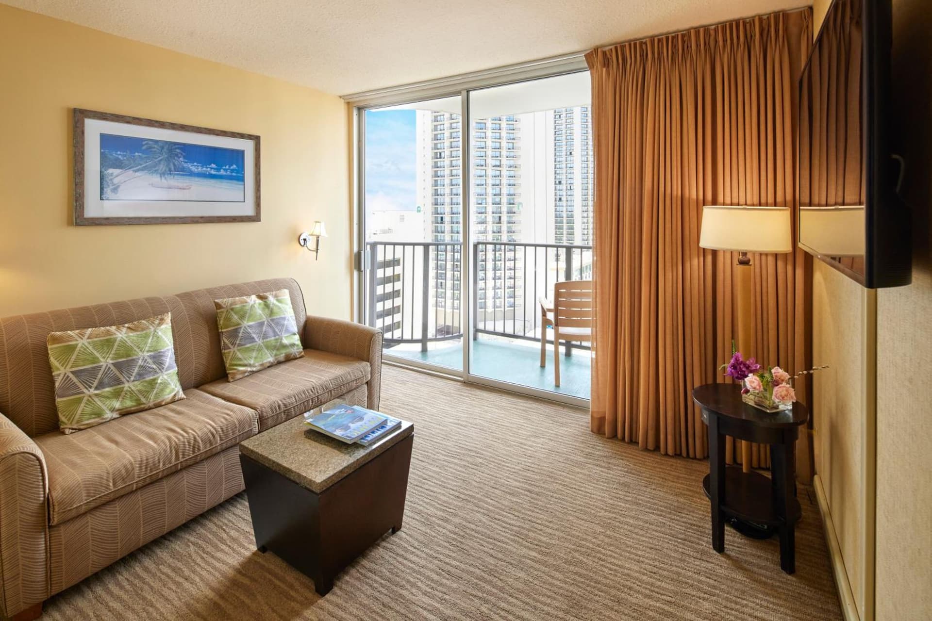 Waikiki Resort Hotel interior in Honolulu, HI — gallery photo 2