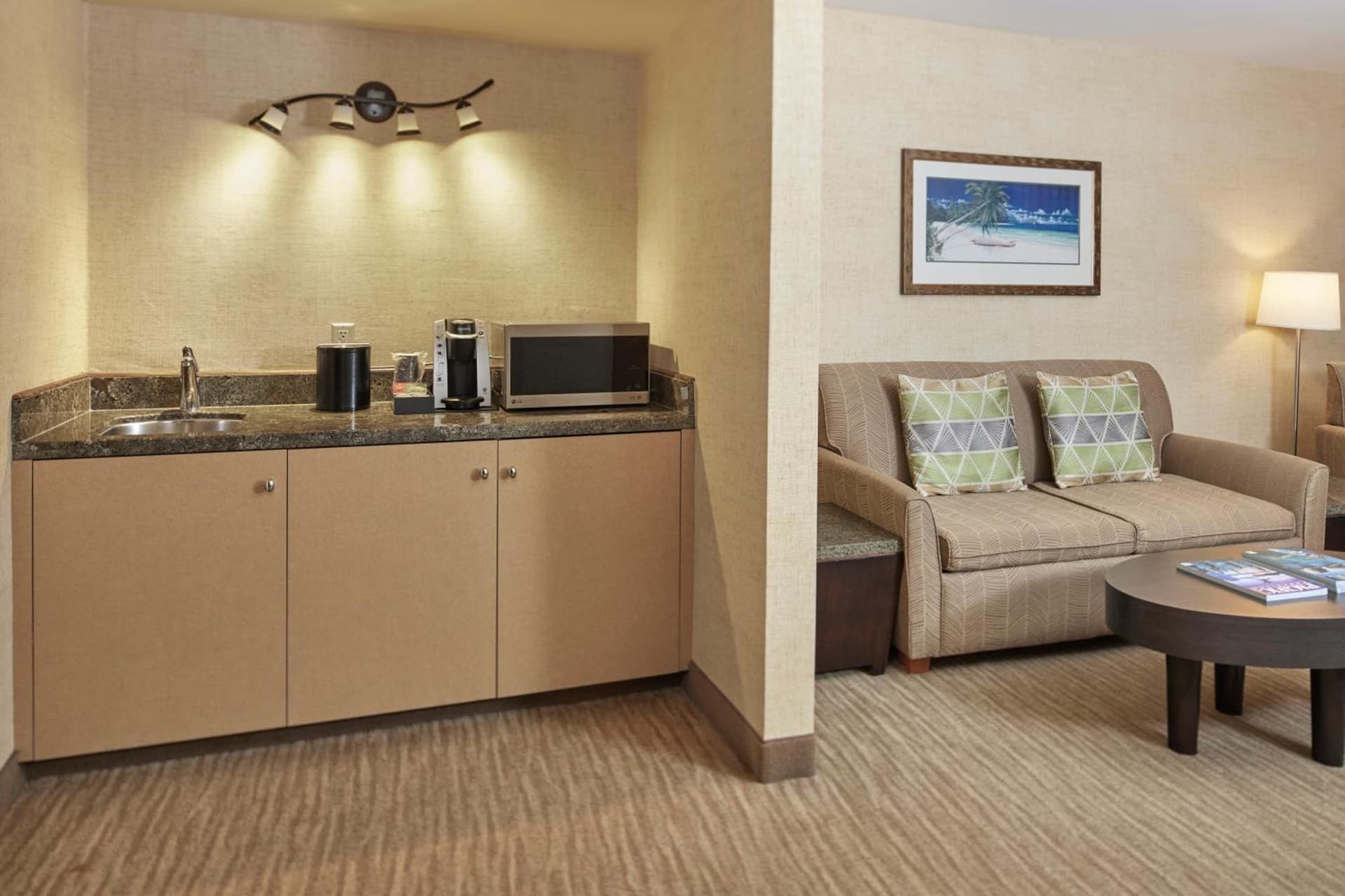 Waikiki Resort Hotel gallery photo in Honolulu, HI — image 48