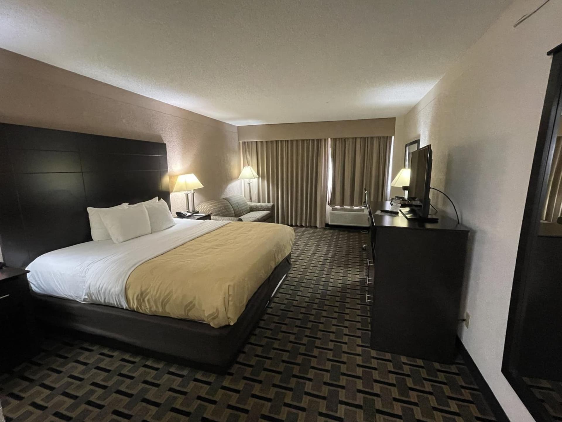 Quality Inn & Suites Cincinnati Downtown Area gallery photo in Cincinnati, OH — image 20