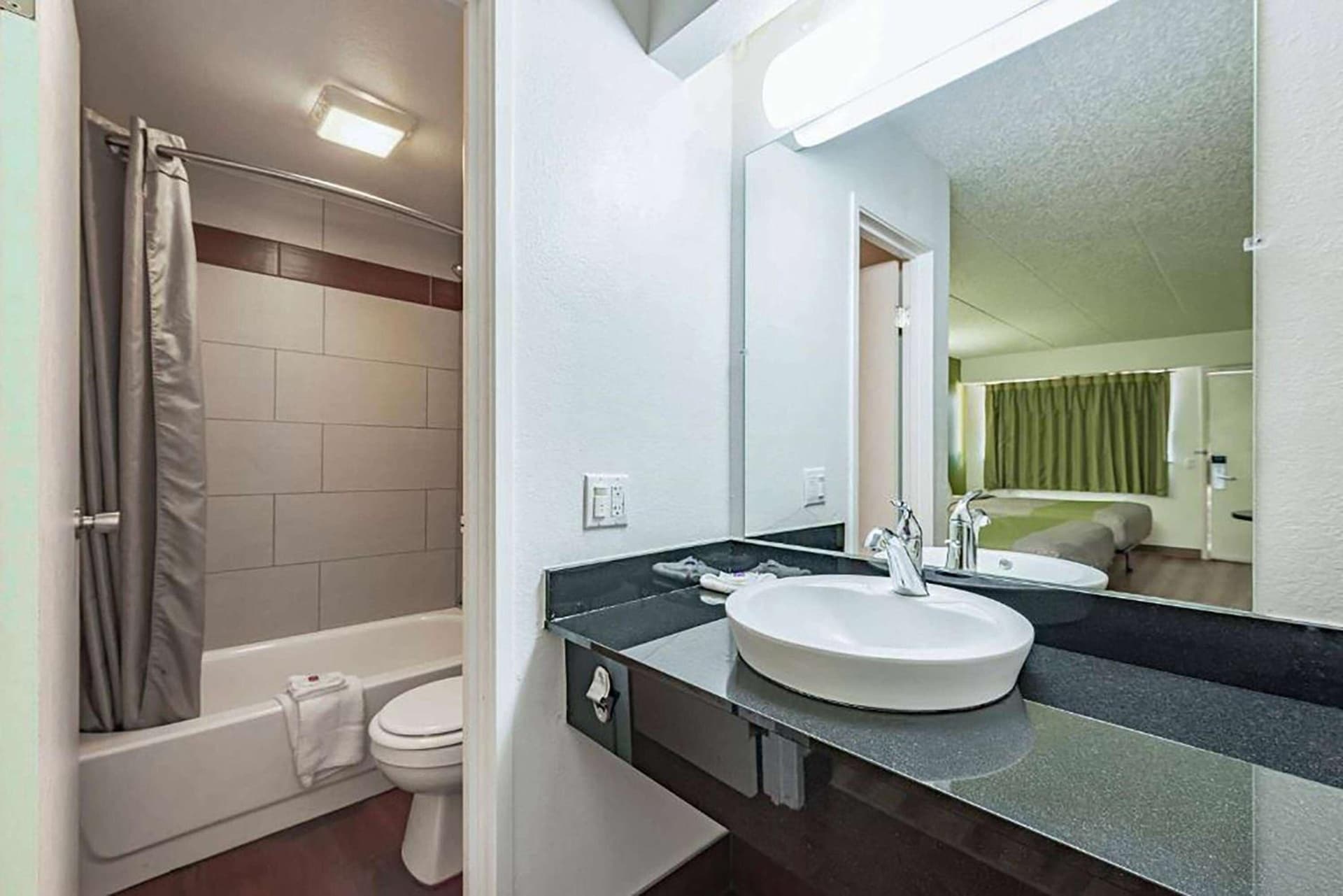 Days Inn by Wyndham Cincinnati I-71 gallery photo in Cincinnati, OH — image 8