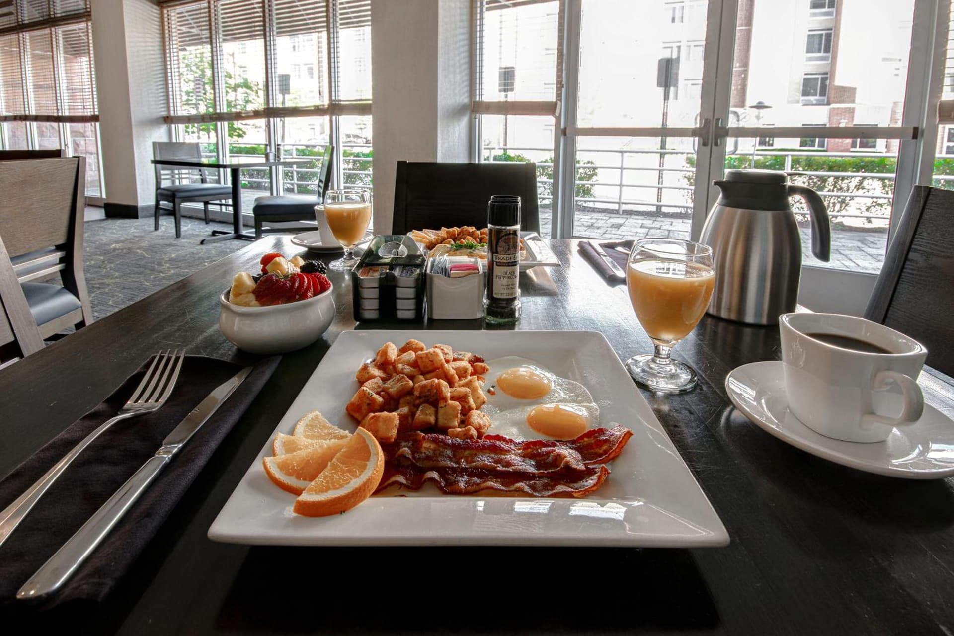 Holiday Inn Detroit Metro Airport by IHG gallery photo in Romulus, MI — image 36