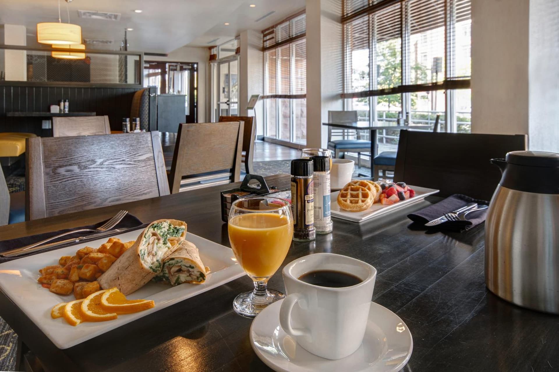 Holiday Inn Detroit Metro Airport by IHG gallery photo in Romulus, MI — image 26