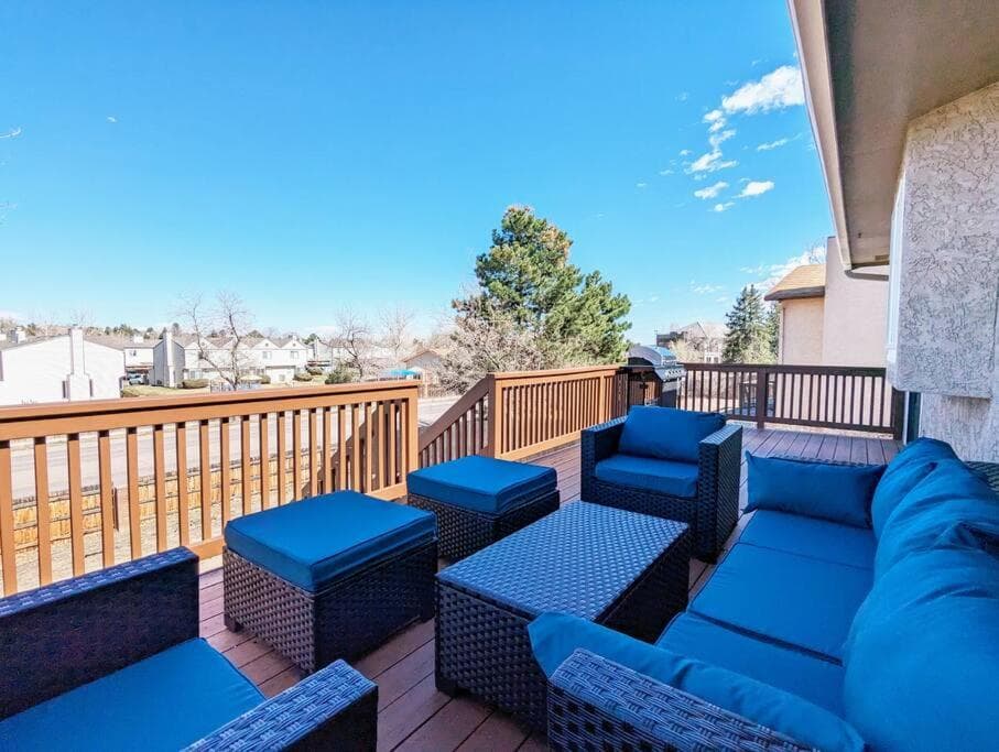 The Peakview Mirage [Newly Renovated Near USAFA] featured exterior or lobby in Colorado Springs, CO — similar hotel