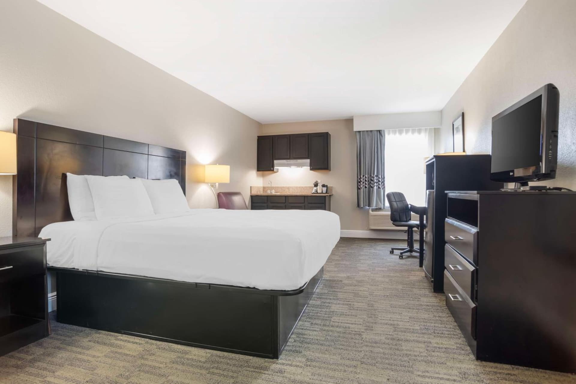 Best Western Bayou Inn property views in Westwego, LA — gallery photo 3