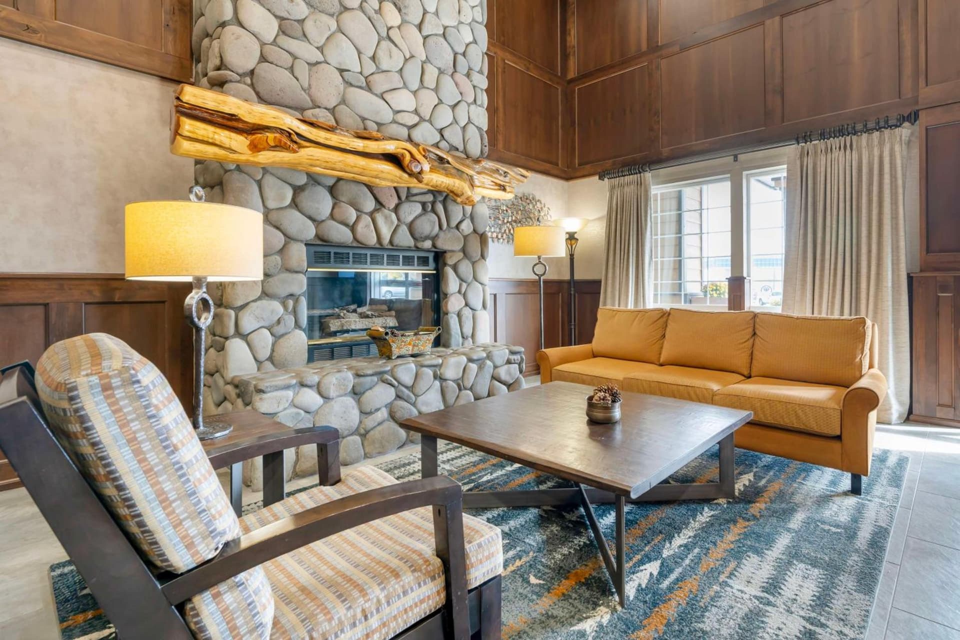 Best Western Bend North interior in Bend, OR — gallery photo 2
