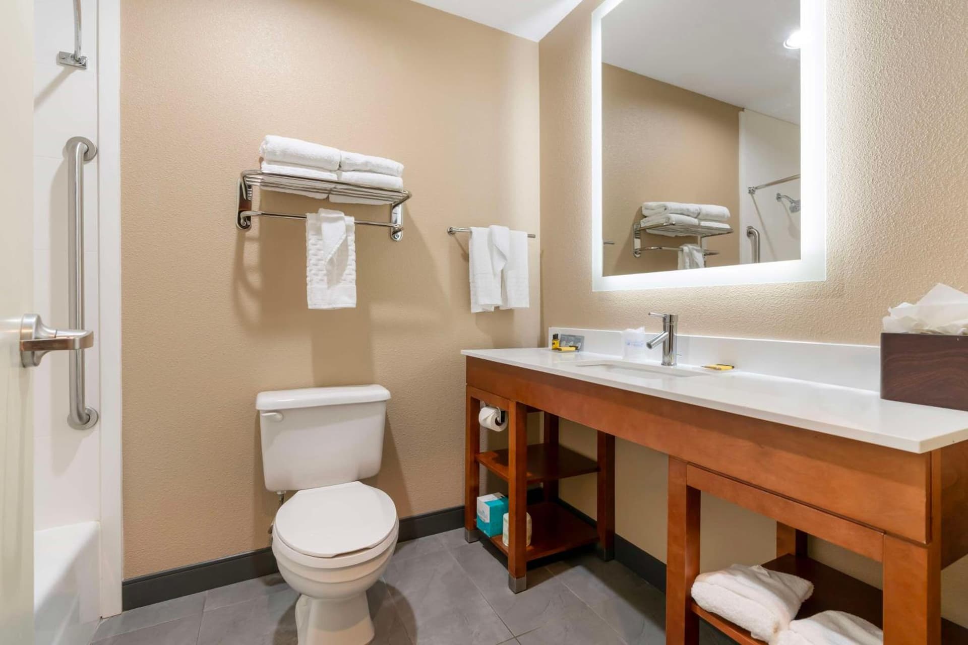Best Western Bend North property views in Bend, OR — gallery photo 3