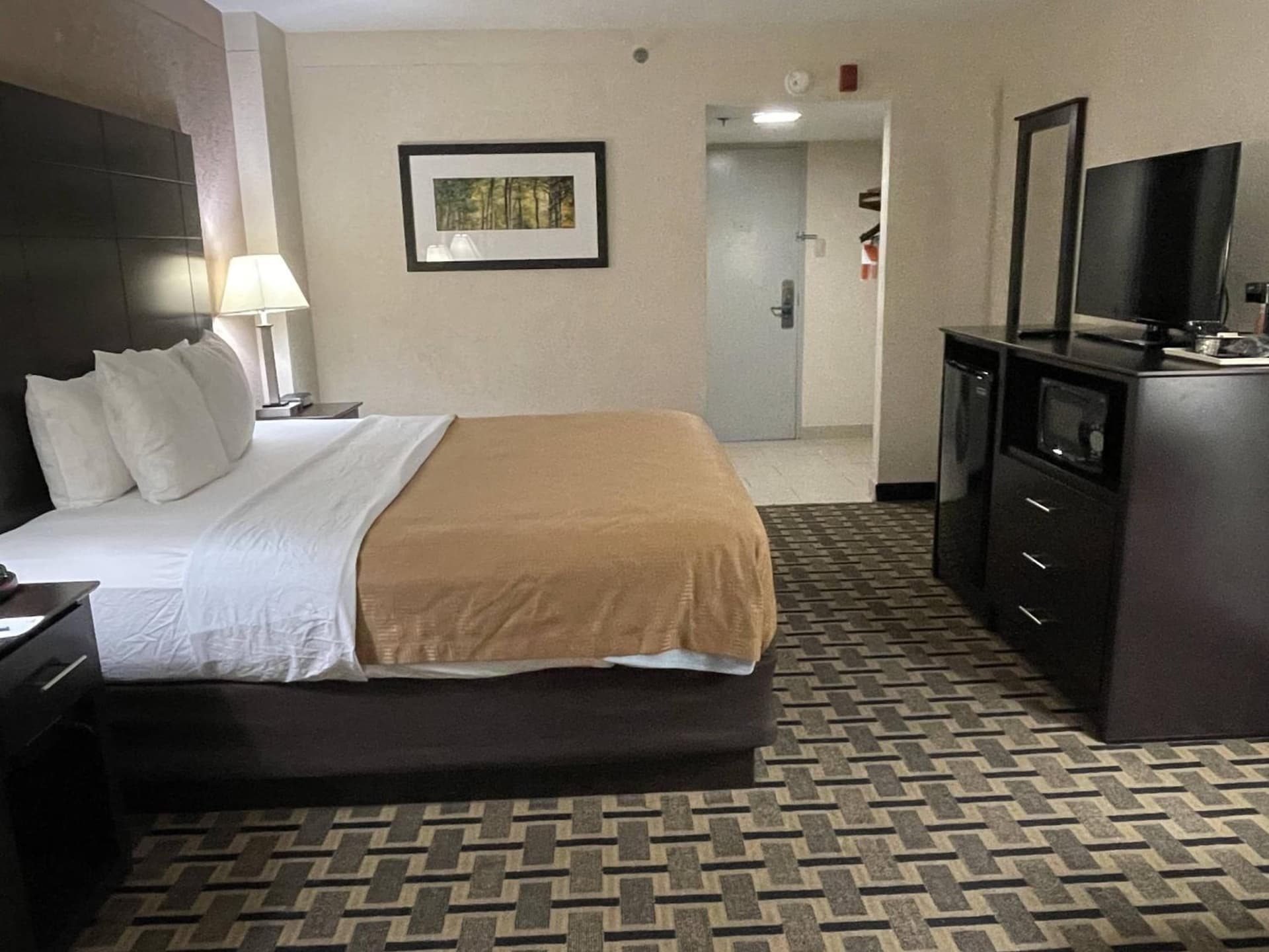 Quality Inn & Suites Cincinnati Downtown Area property views in Cincinnati, OH — gallery photo 3