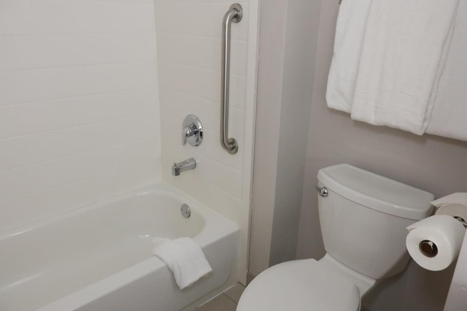 Holiday Inn Express Hotel & Suites Waukegan/Gurnee by IHG gallery photo in Waukegan, IL — image 51