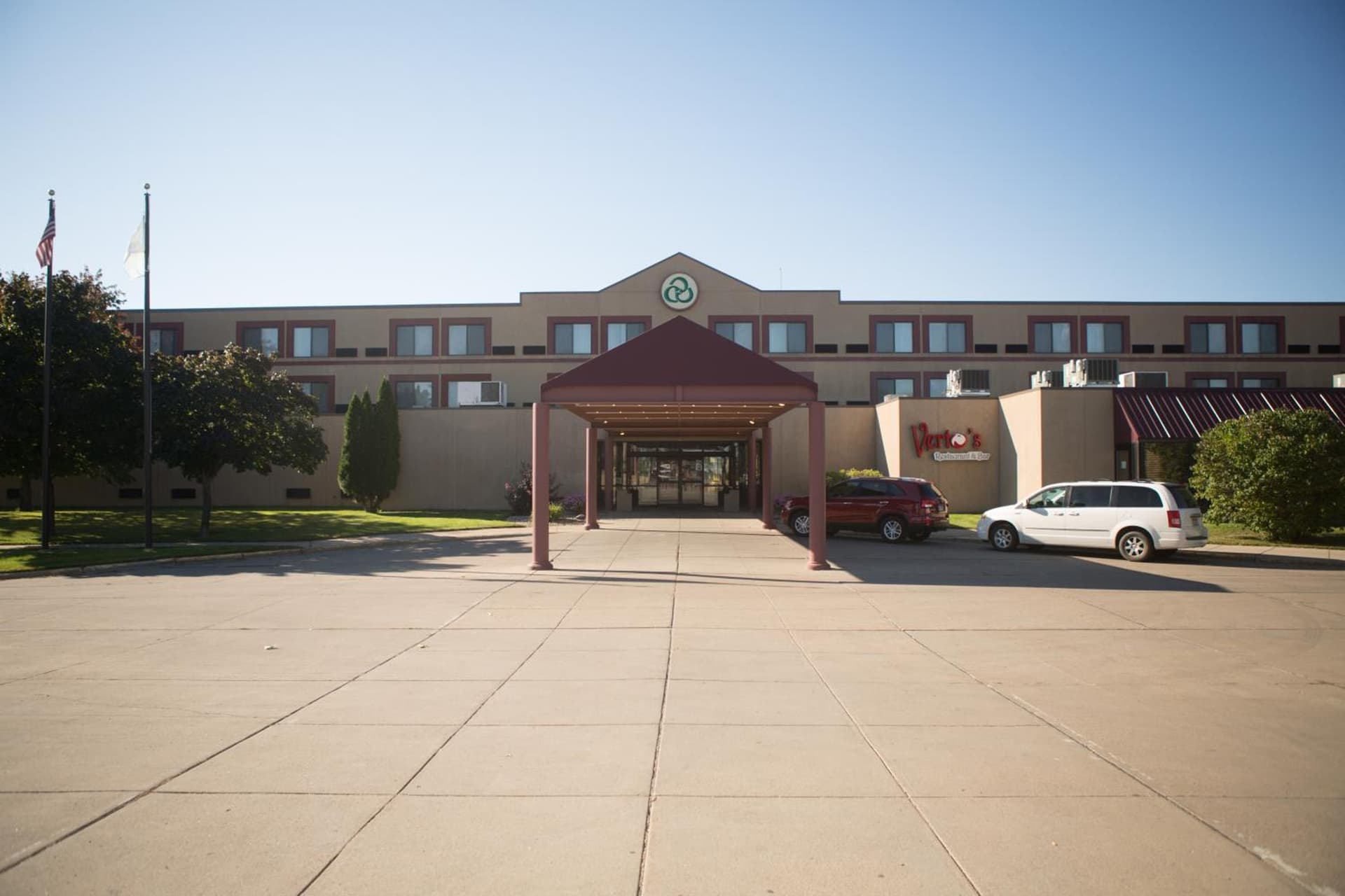 Crossroads Hotel and Huron Event Center property views in Huron, SD — gallery photo 3