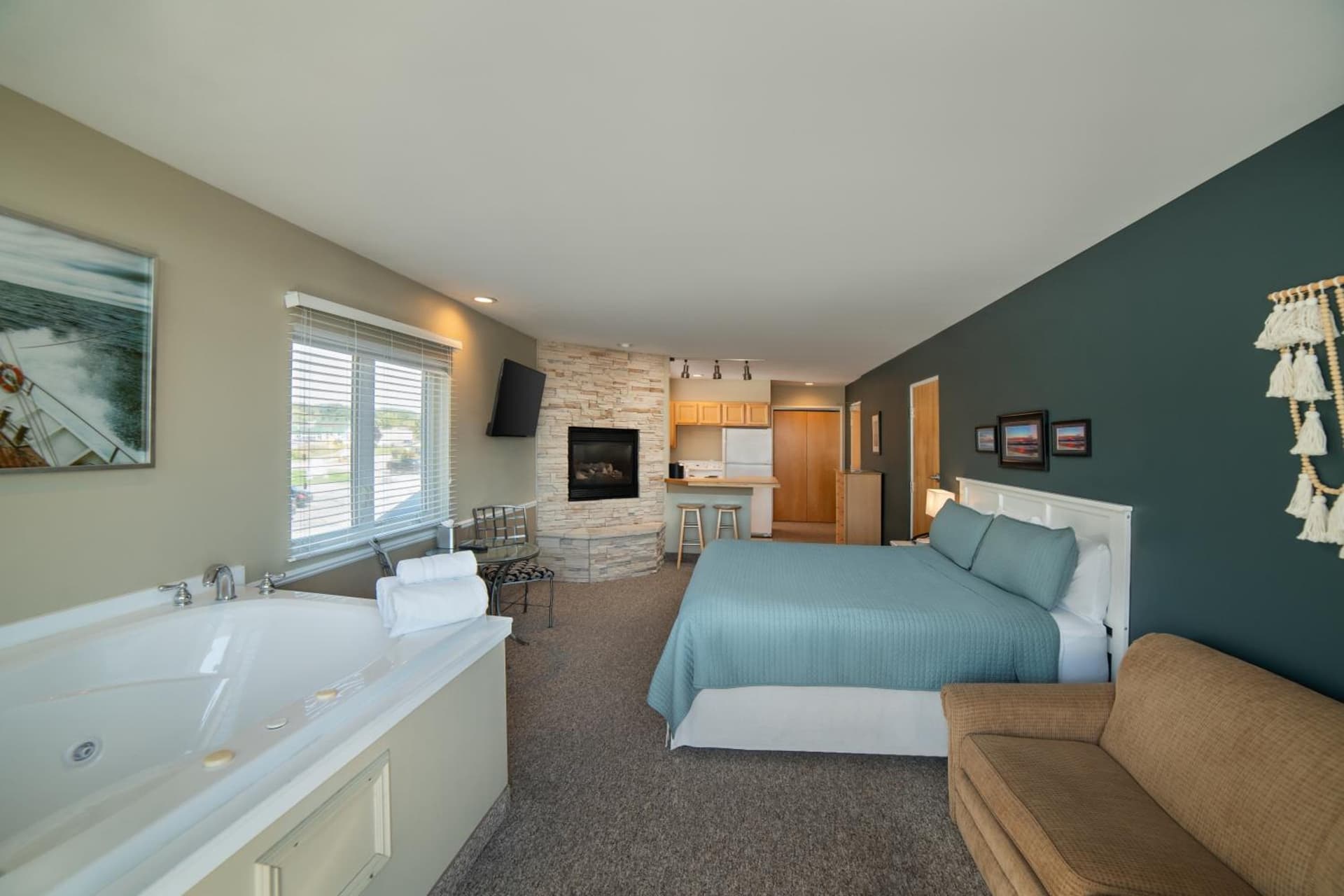 Weathervane Inn gallery photo in Montague, MI — image 84