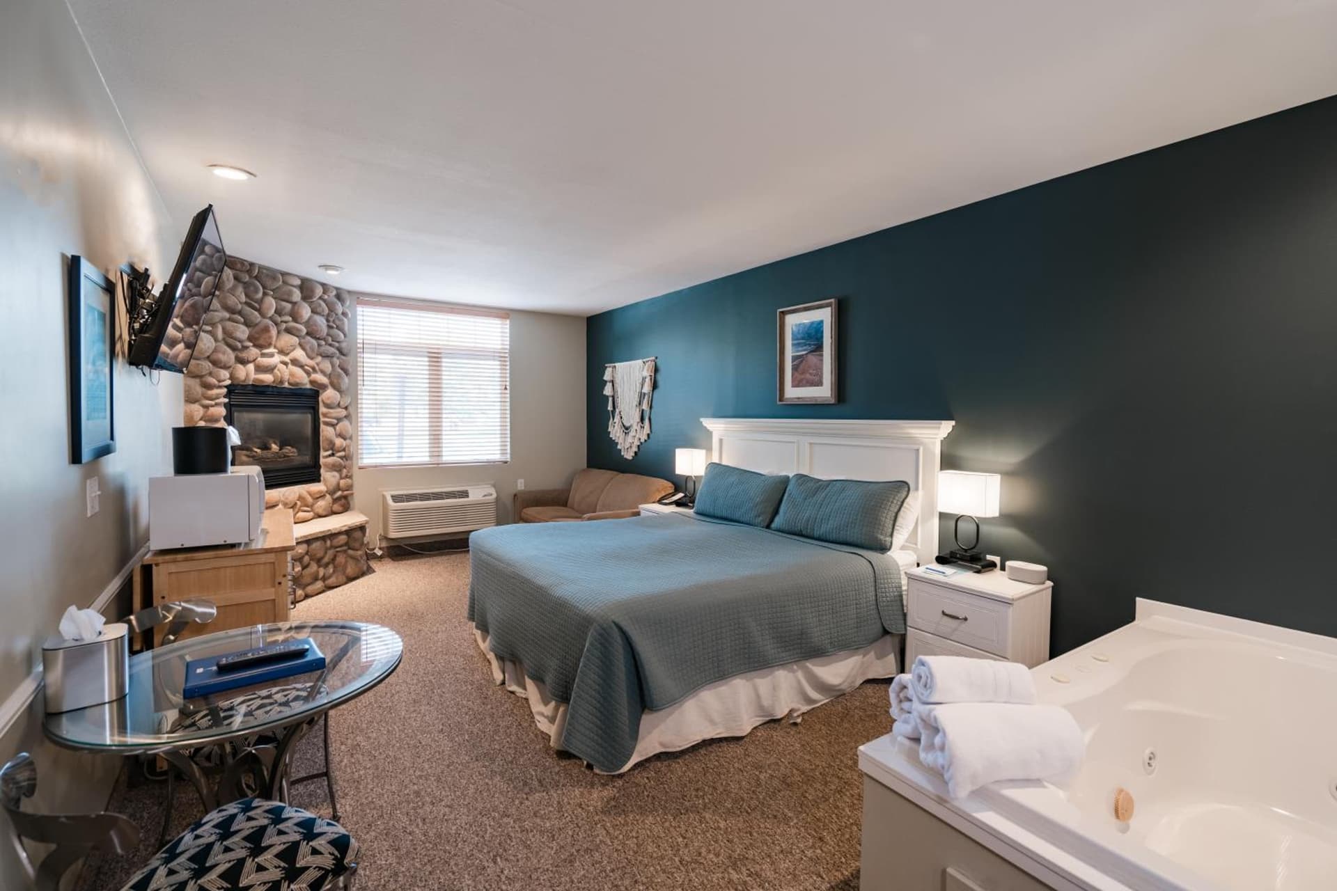Weathervane Inn gallery photo in Montague, MI — image 85