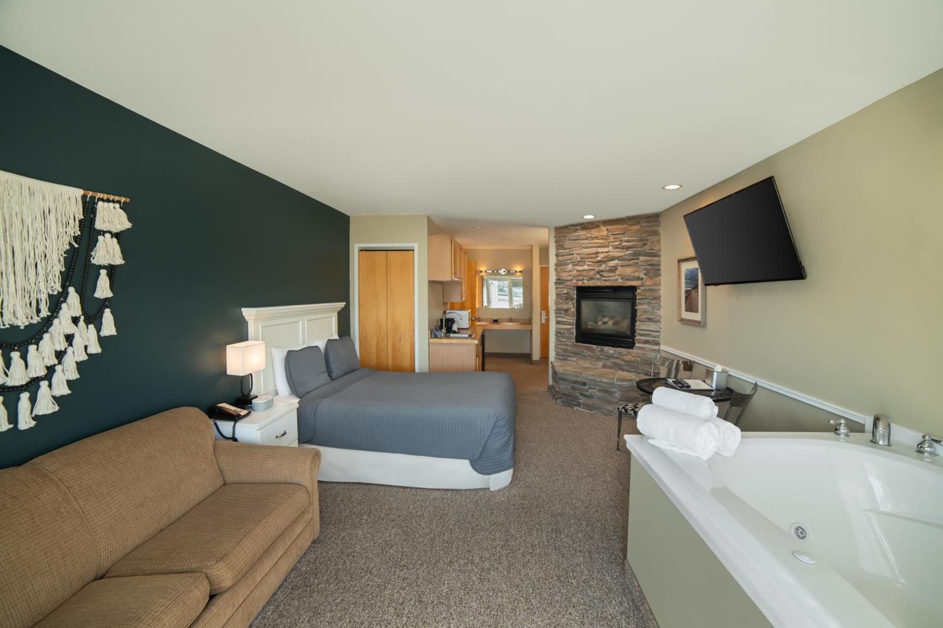 Weathervane Inn gallery photo in Montague, MI — image 22
