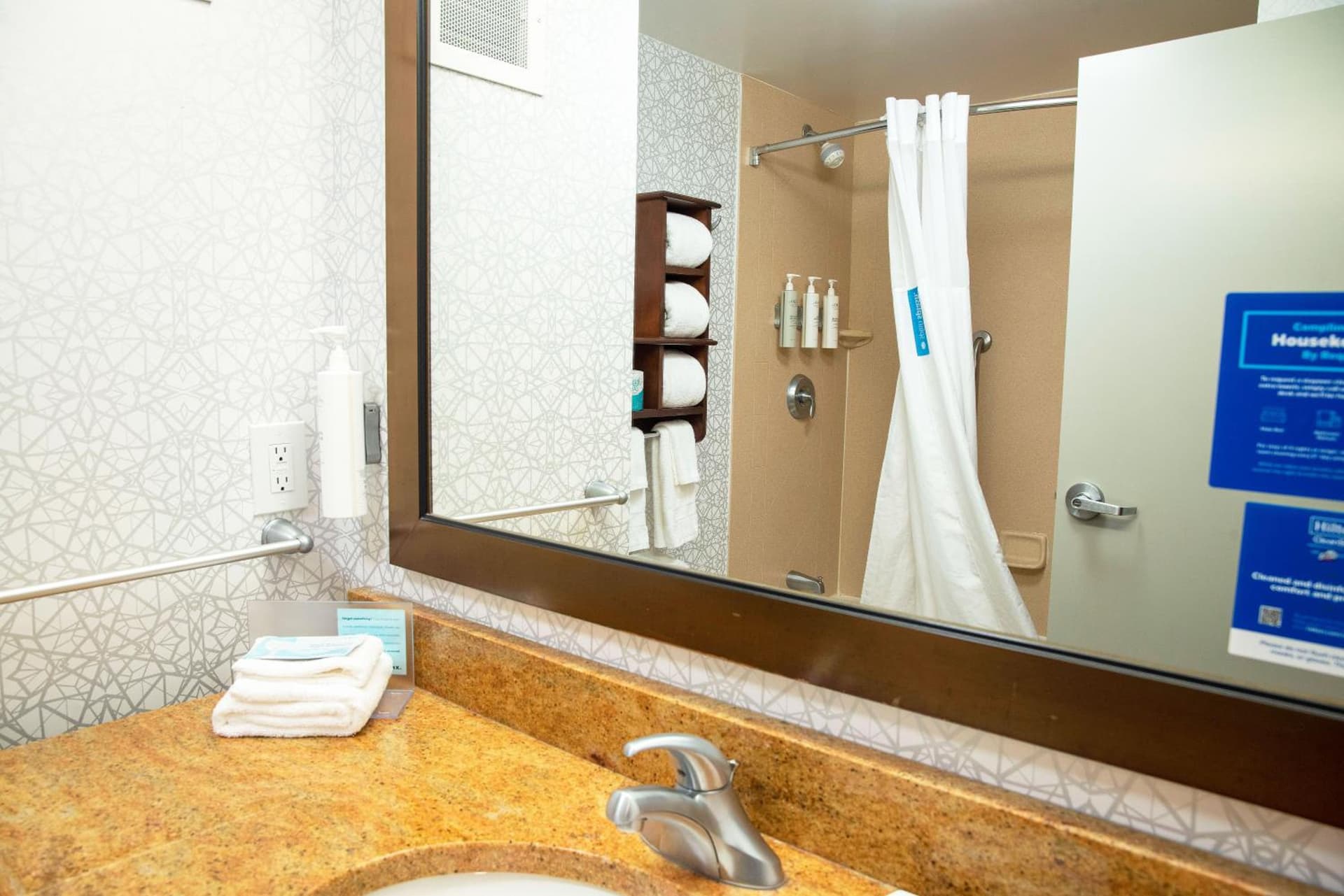 Hampton Inn & Suites Jacksonville gallery photo in Jacksonville, NC — image 48