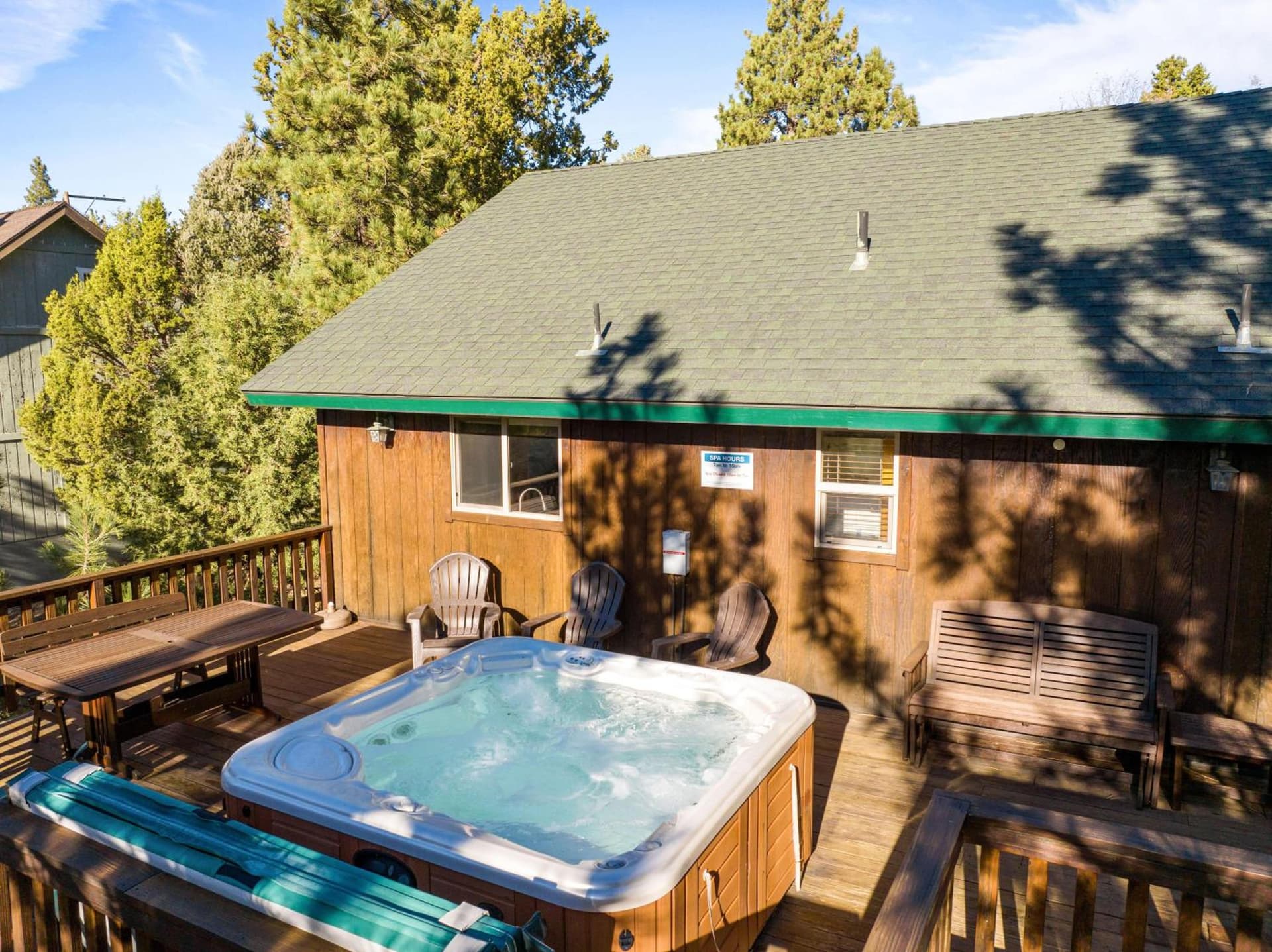 TREE TOP LODGE - Close to Lake and Slopes interior in Big Bear Lake, CA — gallery photo 2