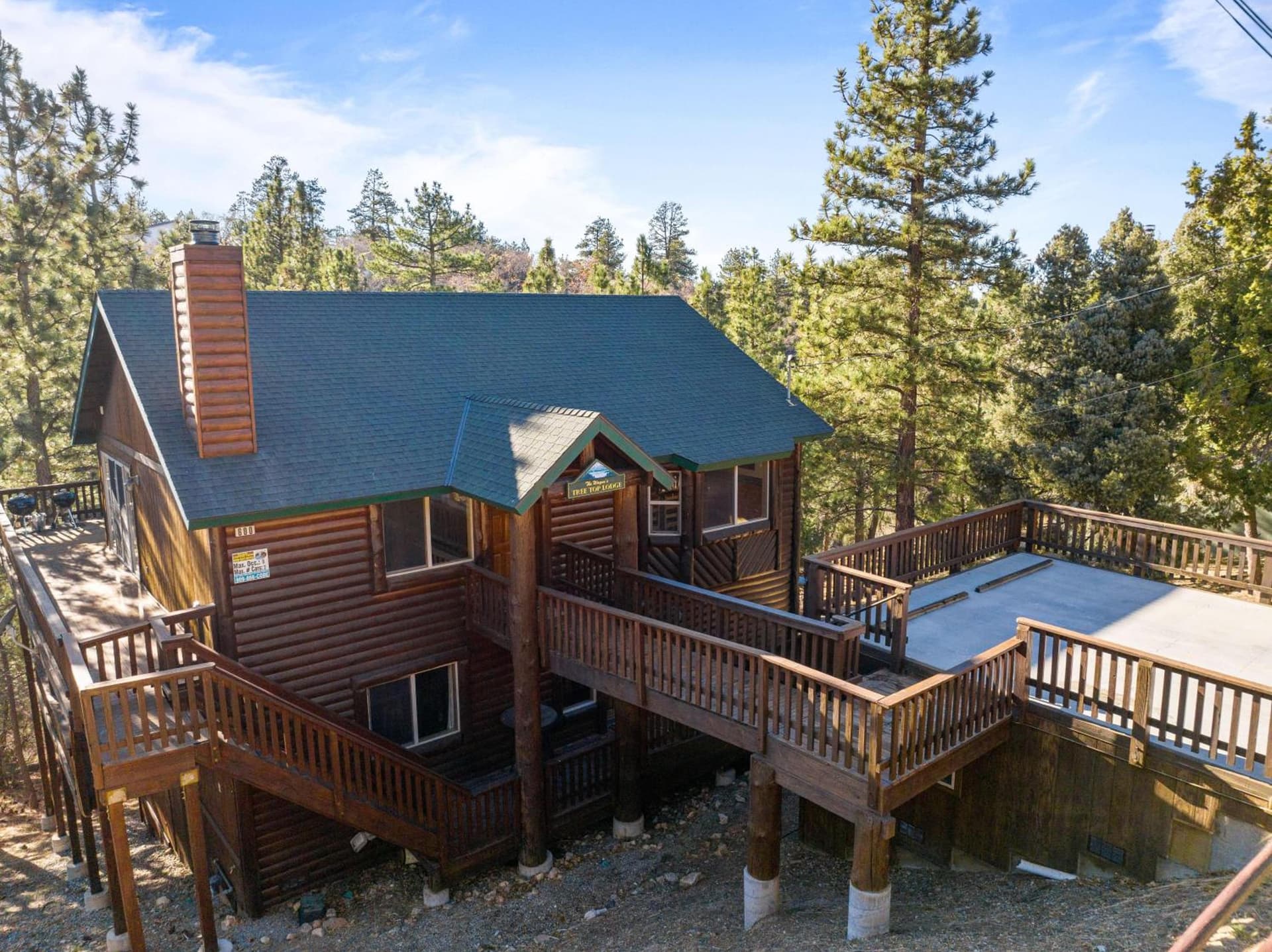 TREE TOP LODGE - Close to Lake and Slopes featured exterior or lobby in Big Bear Lake, CA — similar hotel