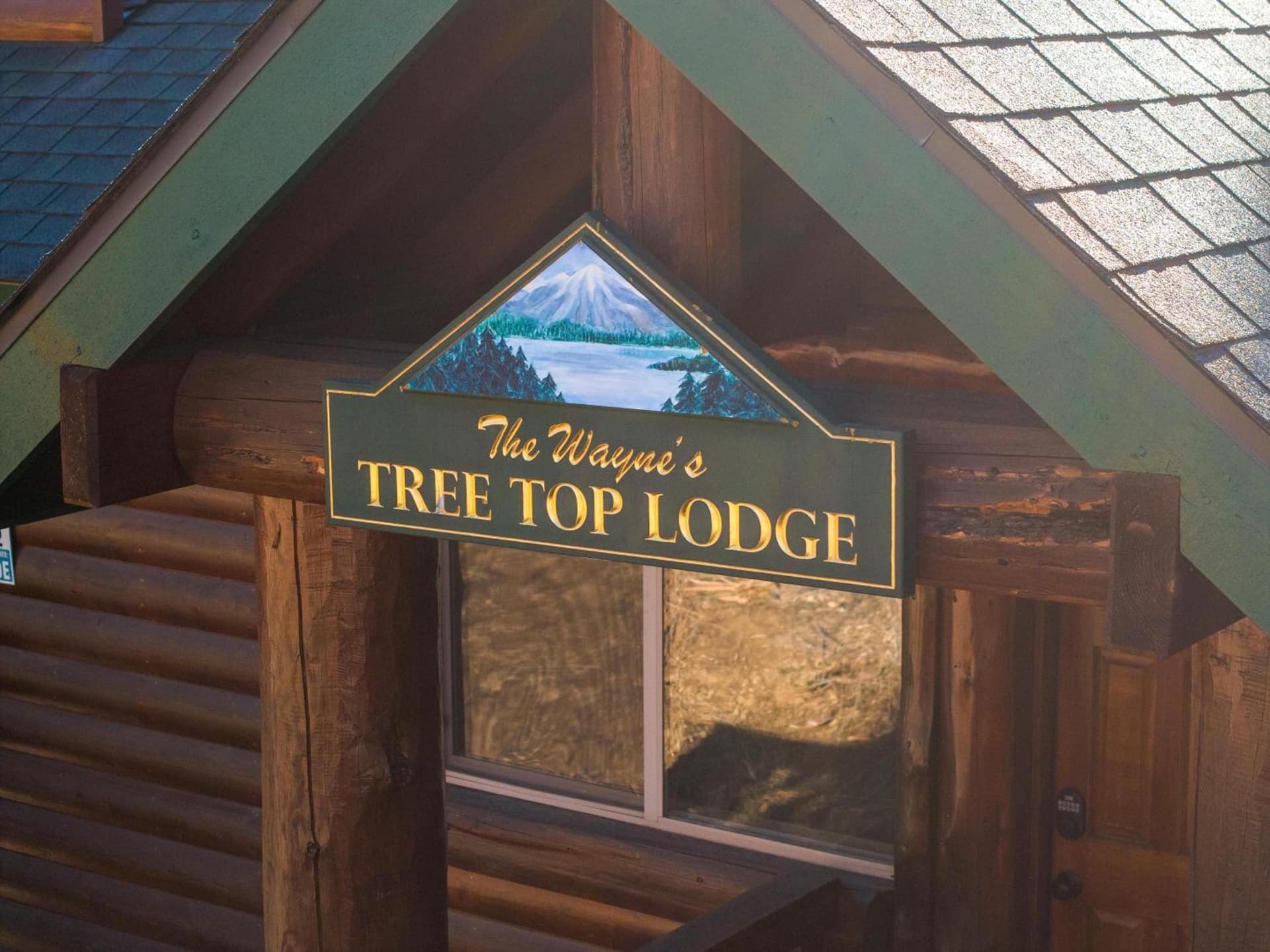 TREE TOP LODGE - Close to Lake and Slopes property views in Big Bear Lake, CA — gallery photo 3