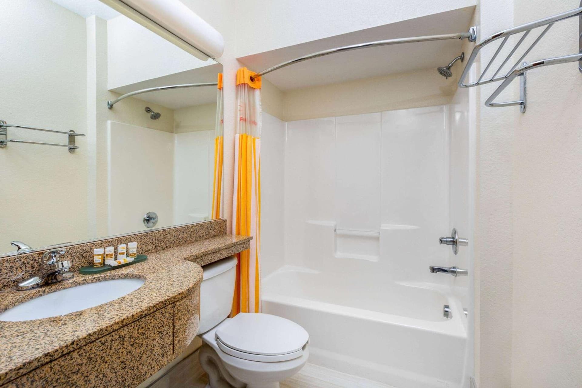 La Quinta by Wyndham Tulare gallery photo in Tulare, CA — image 27