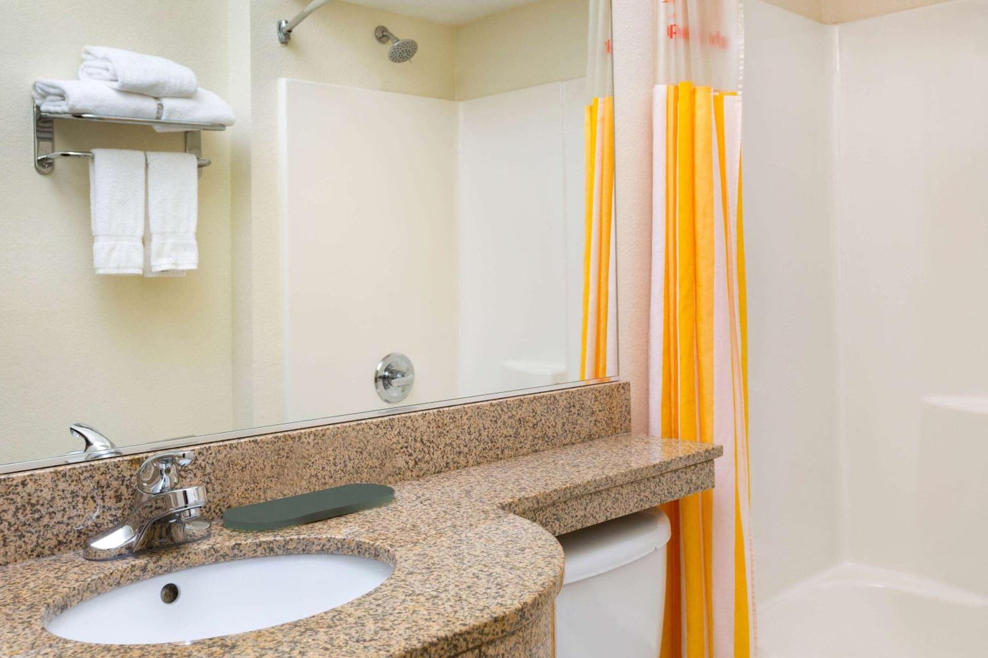 La Quinta by Wyndham Tulare gallery photo in Tulare, CA — image 15