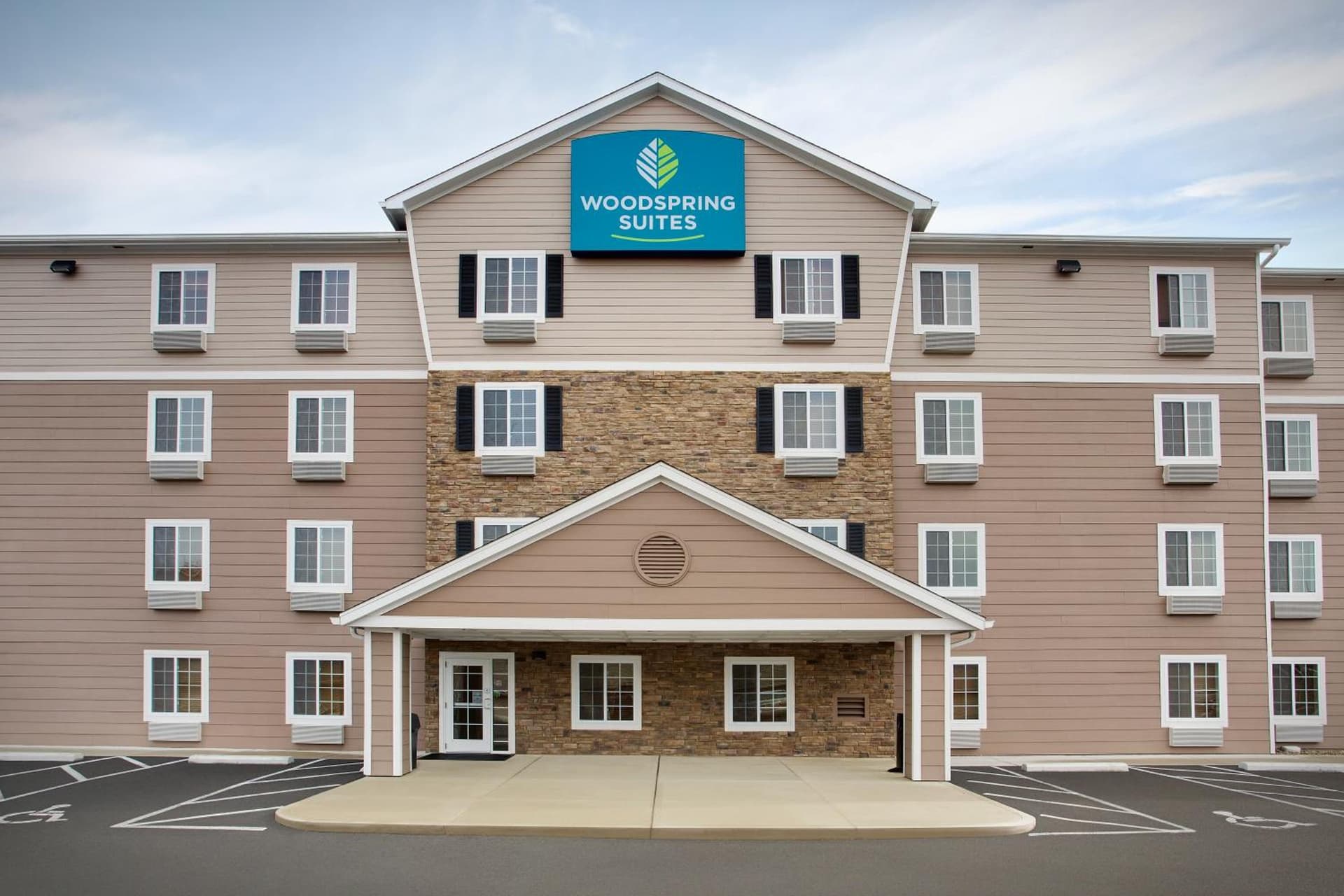 WoodSpring Suites Columbus North I-270 interior in Columbus, OH — gallery photo 2