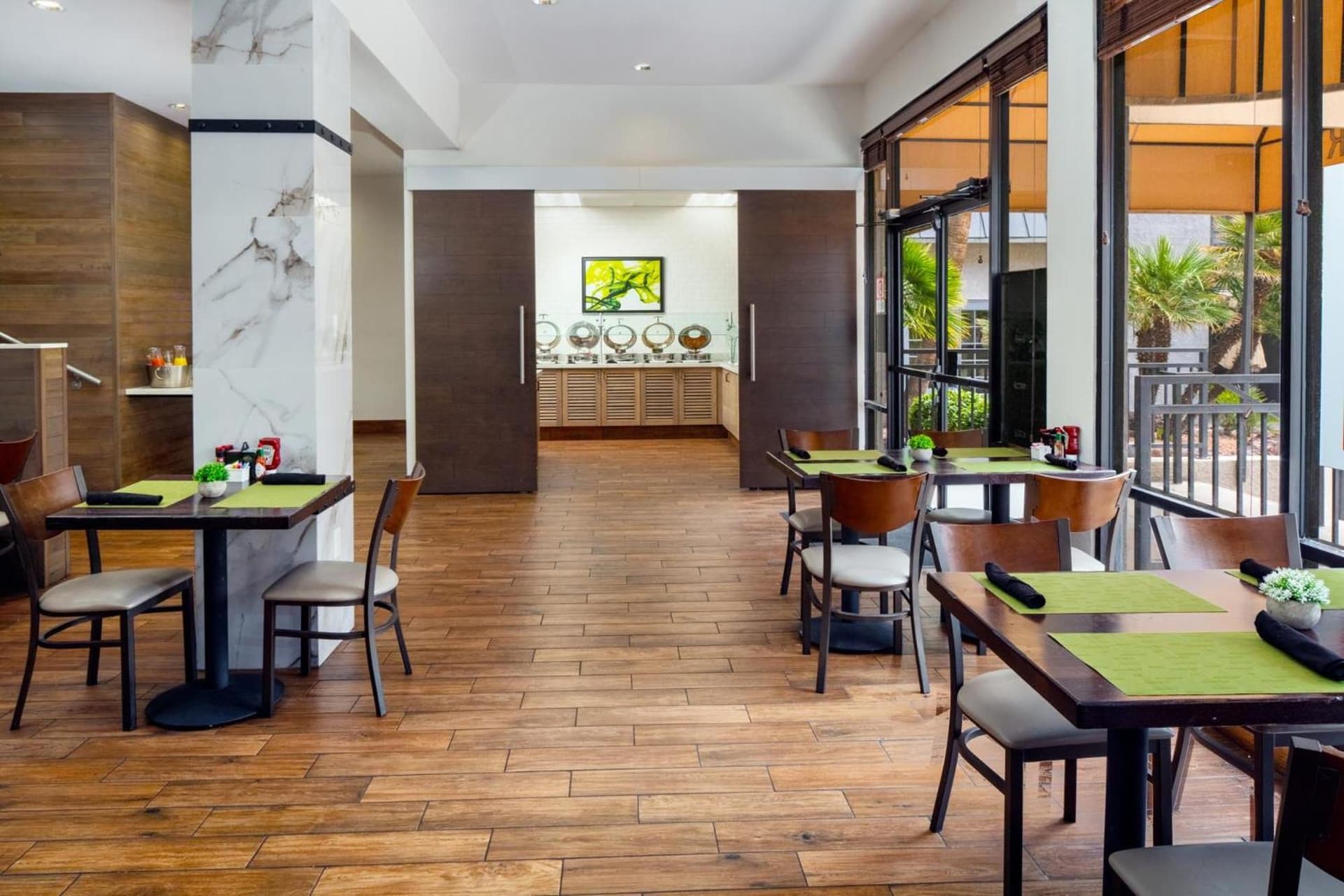 Holiday Inn and Suites Phoenix Airport North by IHG interior in Phoenix, AZ — gallery photo 2