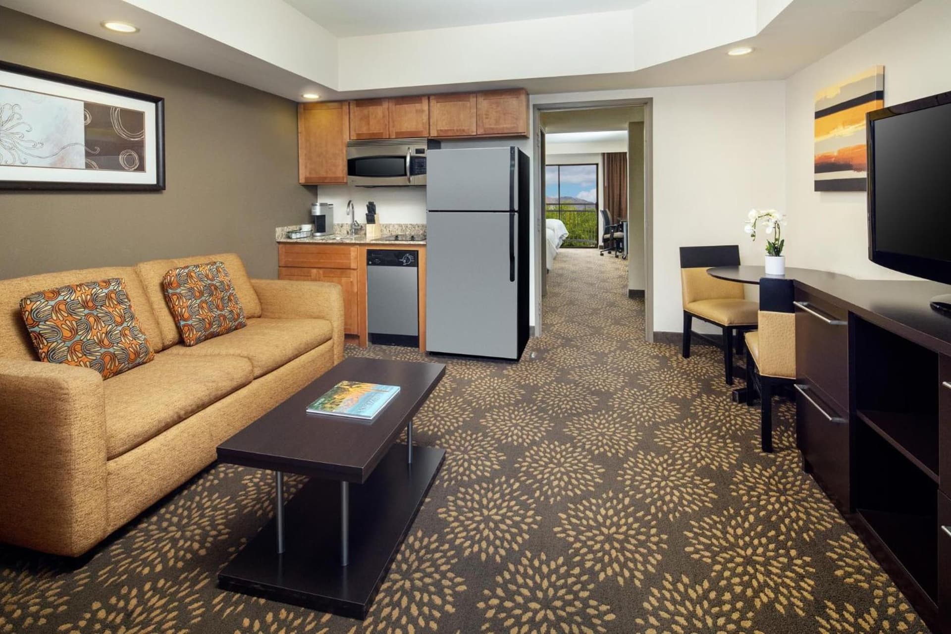 Holiday Inn and Suites Phoenix Airport North by IHG property views in Phoenix, AZ — gallery photo 3
