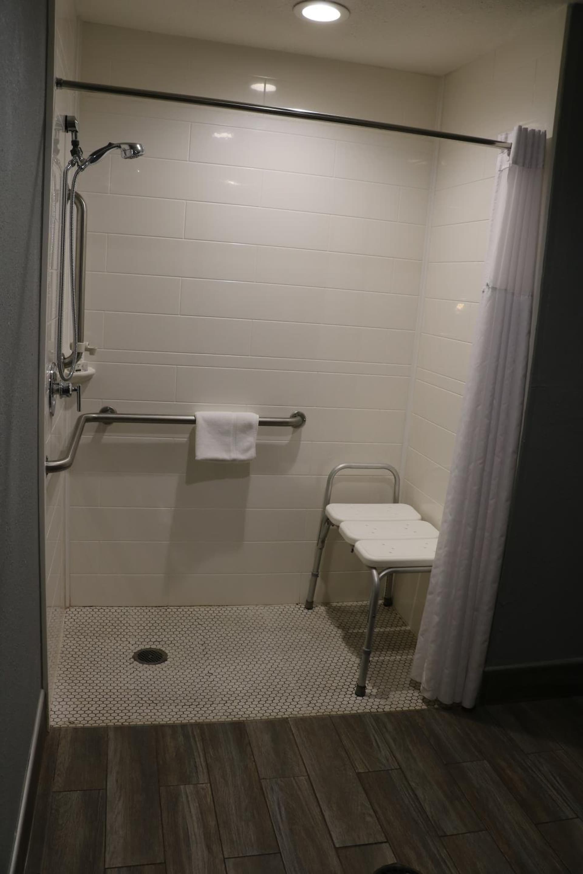 La Quinta by Wyndham Chicago Gurnee gallery photo in Gurnee, IL — image 35