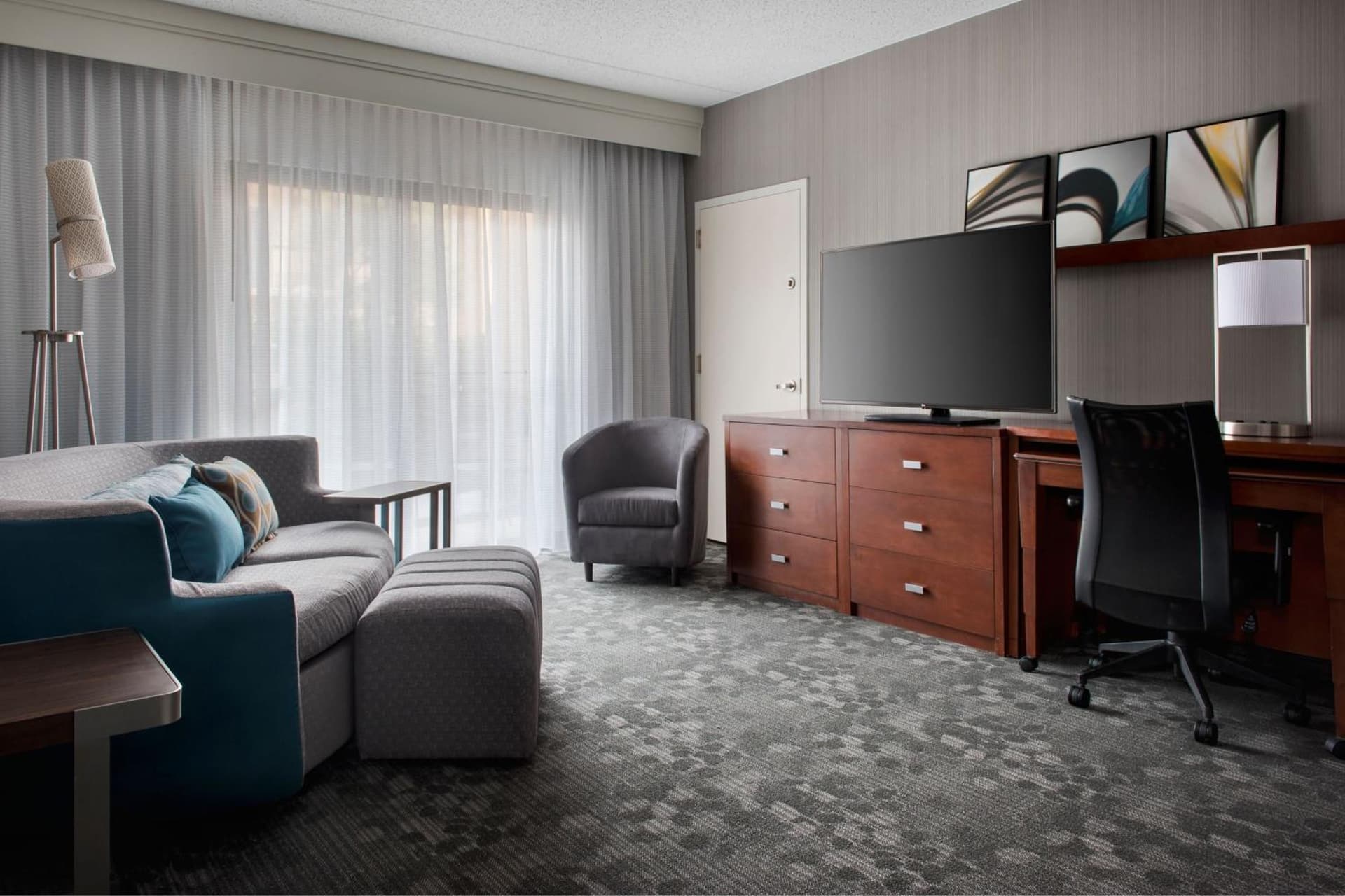 Courtyard by Marriott Mahwah interior in Mahwah, NJ — gallery photo 2