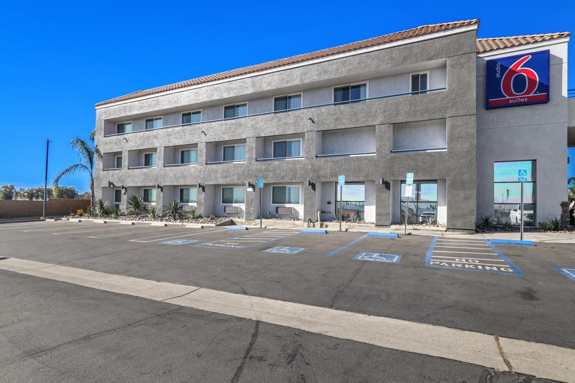 Studio 6 Suites Perris, CA gallery photo in Perris, CA — image 53