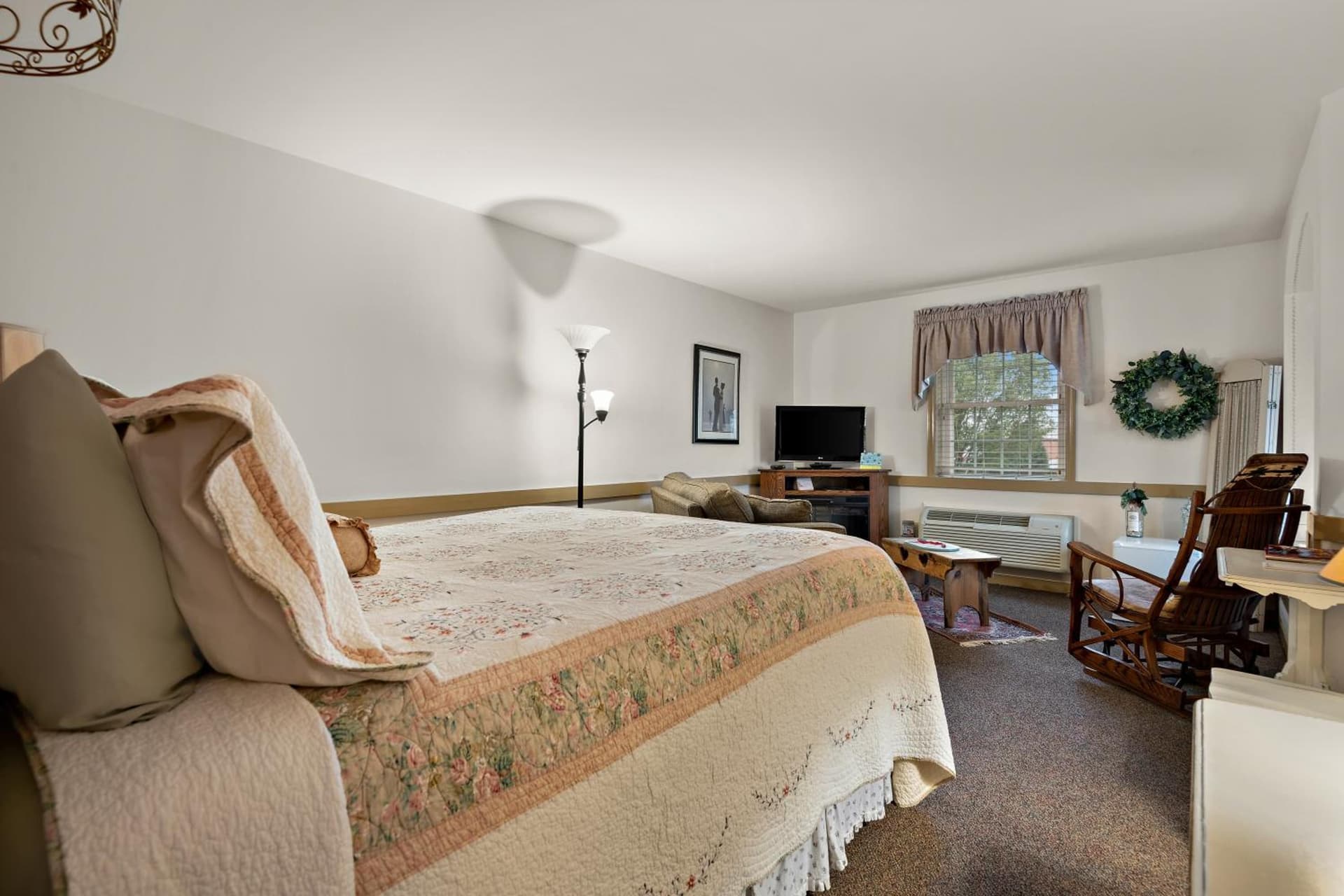 Country Living Inn gallery photo in Lancaster, PA — image 27