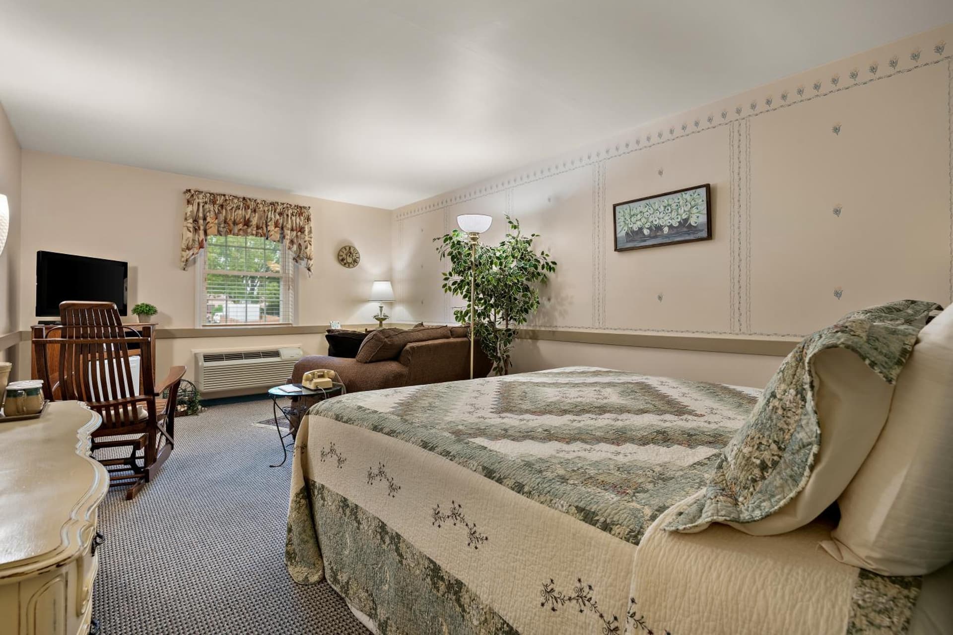 Country Living Inn gallery photo in Lancaster, PA — image 21