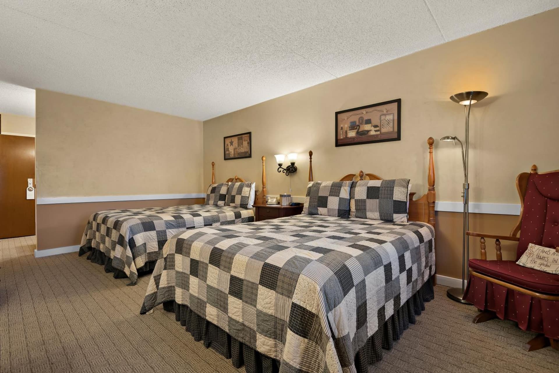 Country Living Inn property views in Lancaster, PA — gallery photo 3